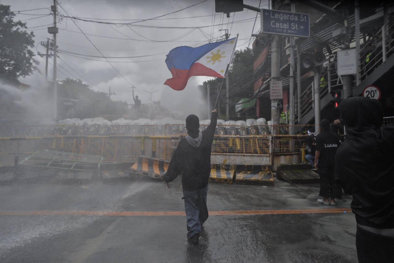 Larry Monserate - Protesters clash with anti-riot police at Ayala ...