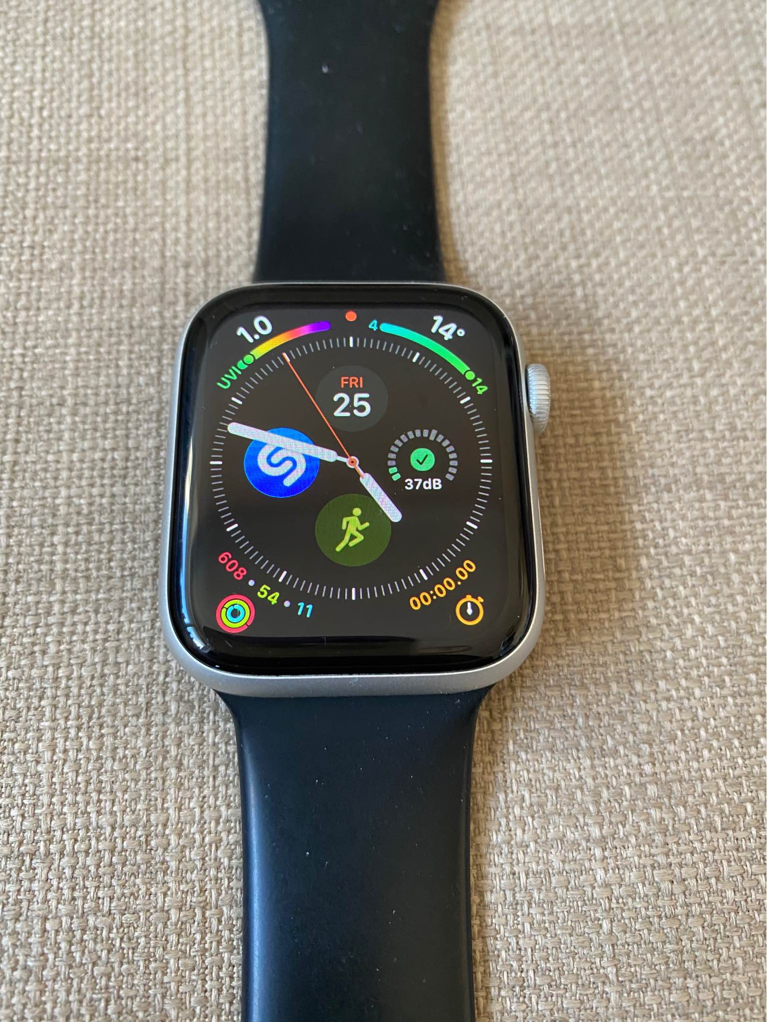 Selling my Apple Watch 4 44mm with either the Nike strap or 
