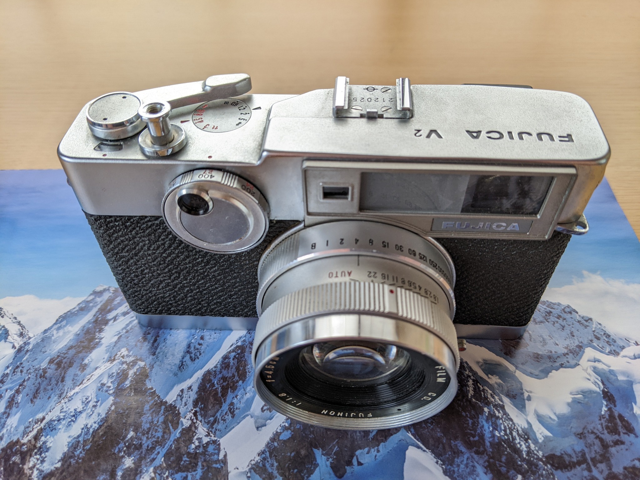 Fujica V2 35mm rangefinder camera features
