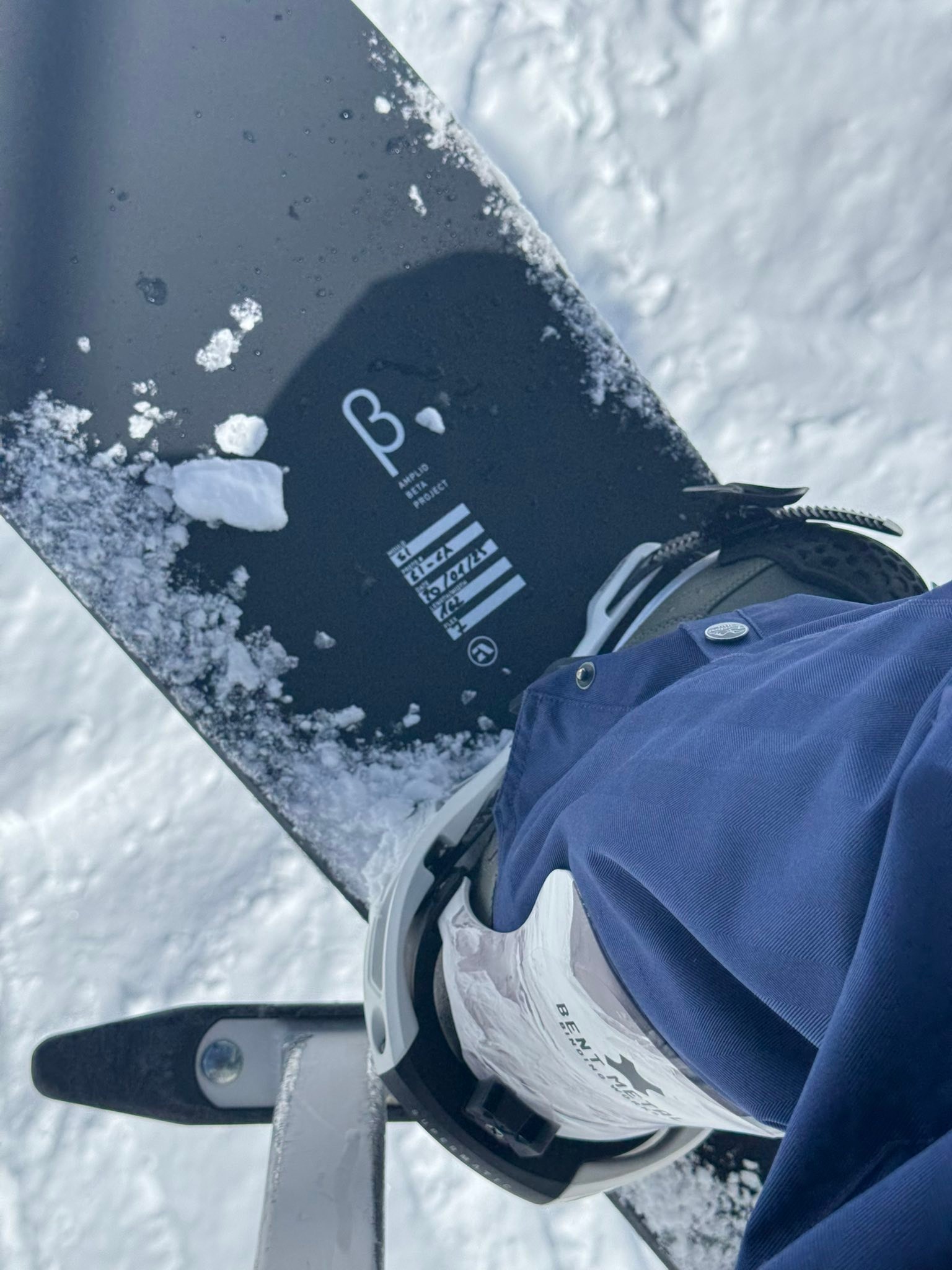 Amplid Singular Carbon Prototype snowboard with Bent Metal bindings