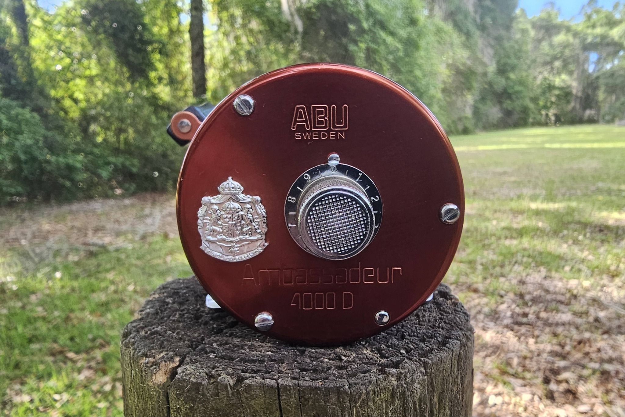 abu garcia ambassadeur 4000d Line Counter Conventional Reel, Size 5500 (1120893), Carbon Fiber Star Drag, Max of 15lb Trusted by anglers the world over Abu 4000D - Tackle Collectors