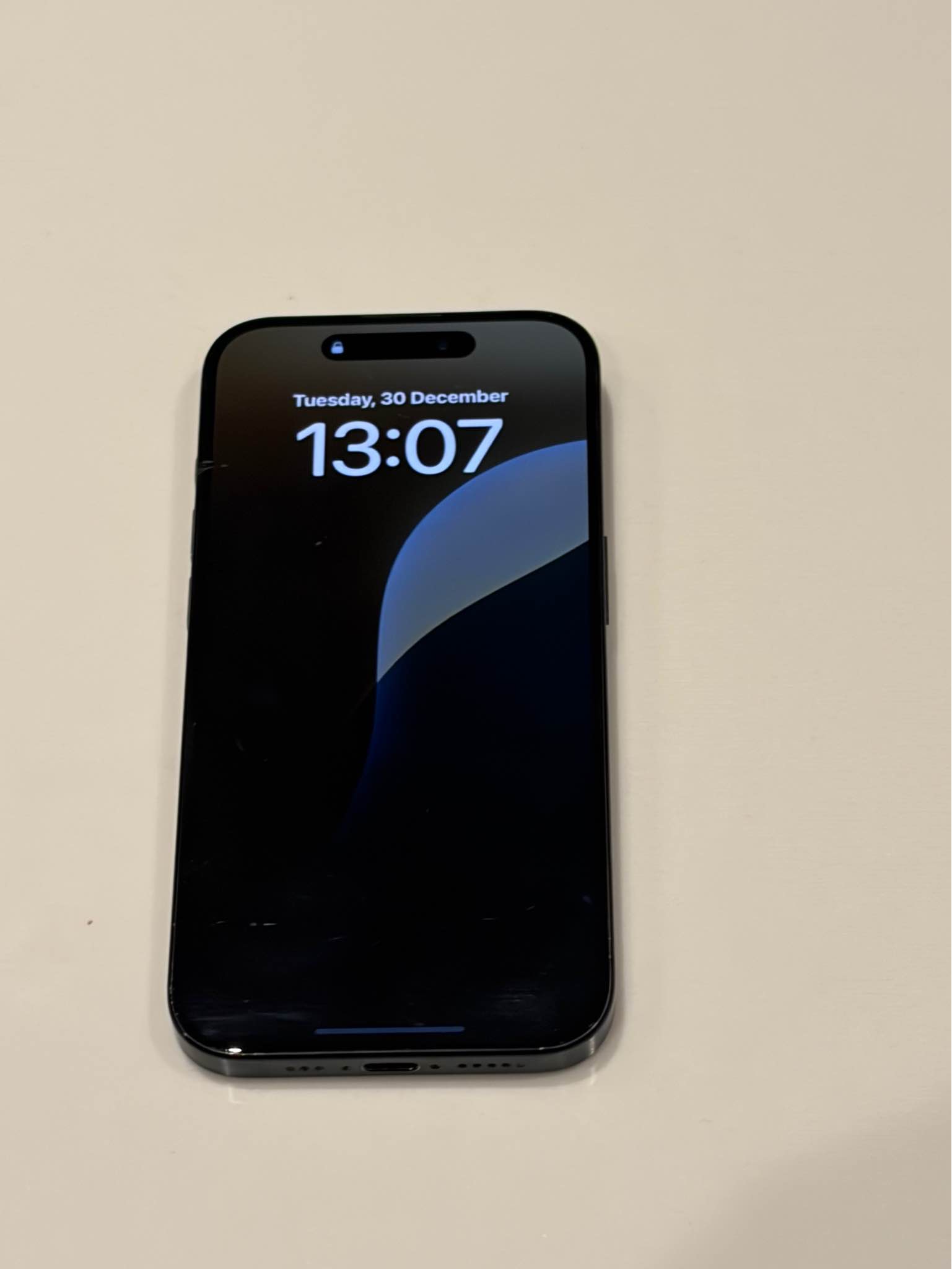 Iphone 15 pro, dark blue. Battery health 85%, 128GB. In very good 