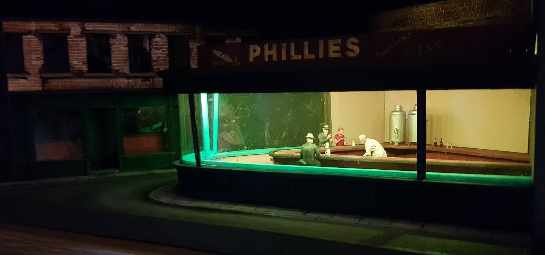 Diorama of nighthawks painting