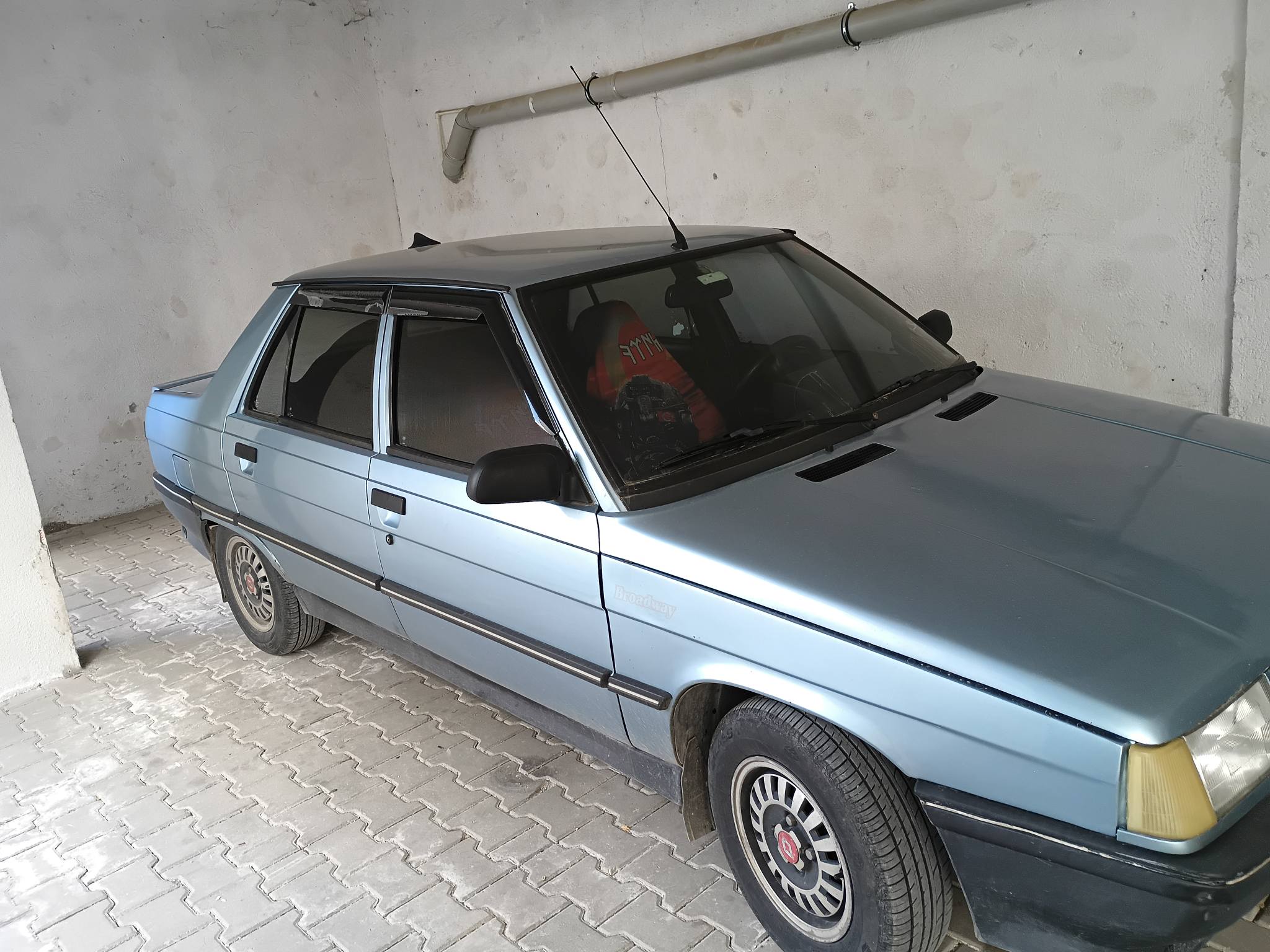 1993 model orta kasa Broadway komple boyali yürüyeni sorunsuz