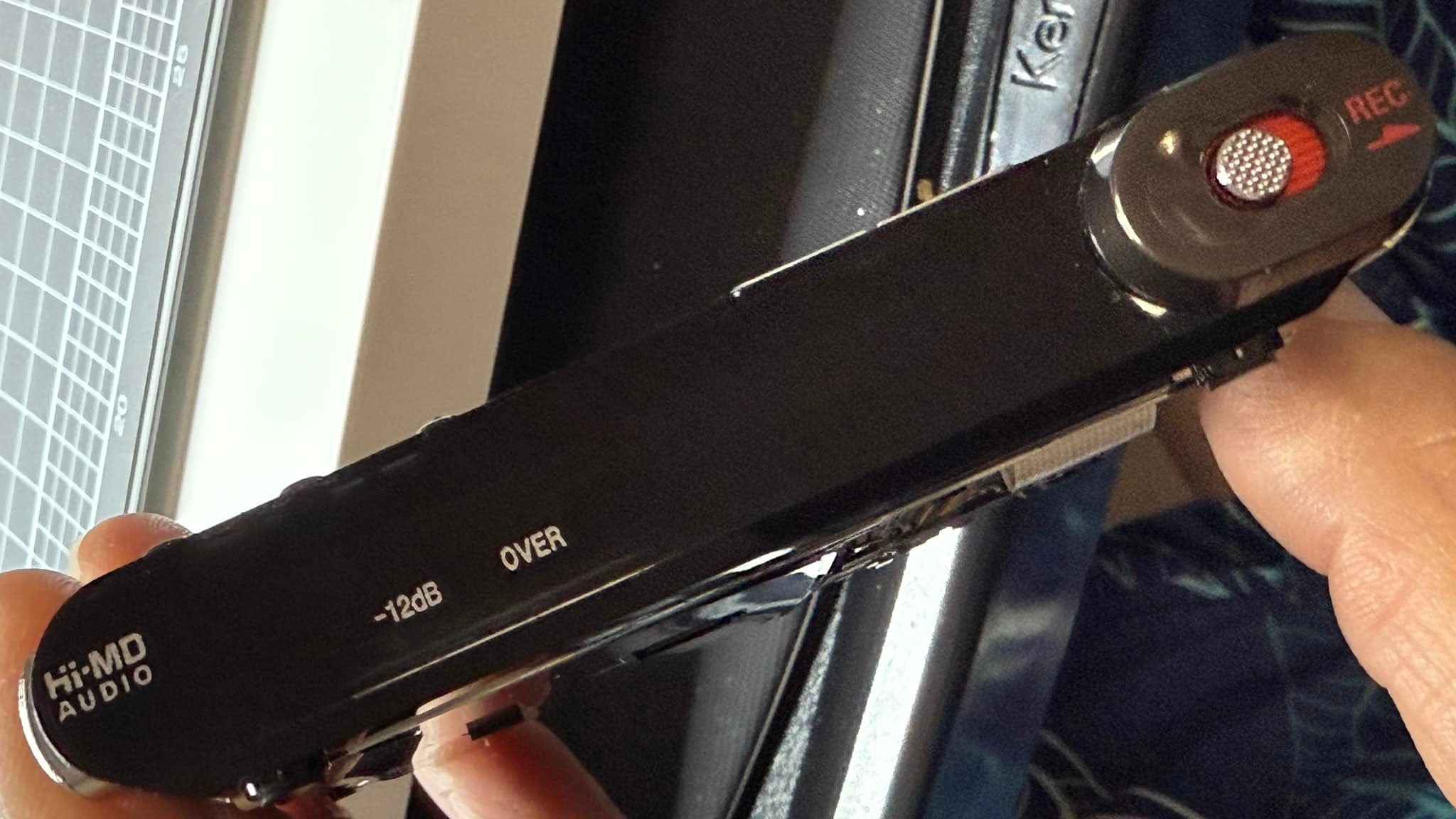 Replacing the Sony MZ-RH1 screen with a Sir68 OLED screen