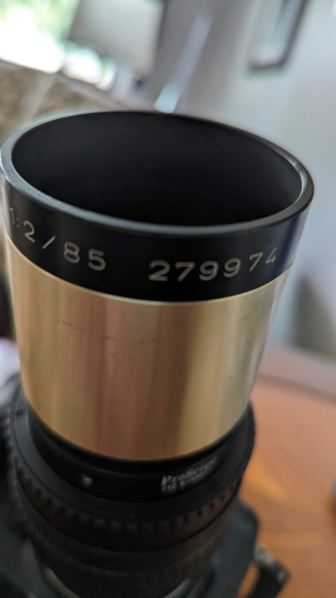 ISCO-GOTTINGEN 85mm f2.8 m42マウント Is this gold Isco Gottingen Super Kiptar 85mm f2 lens genuine?