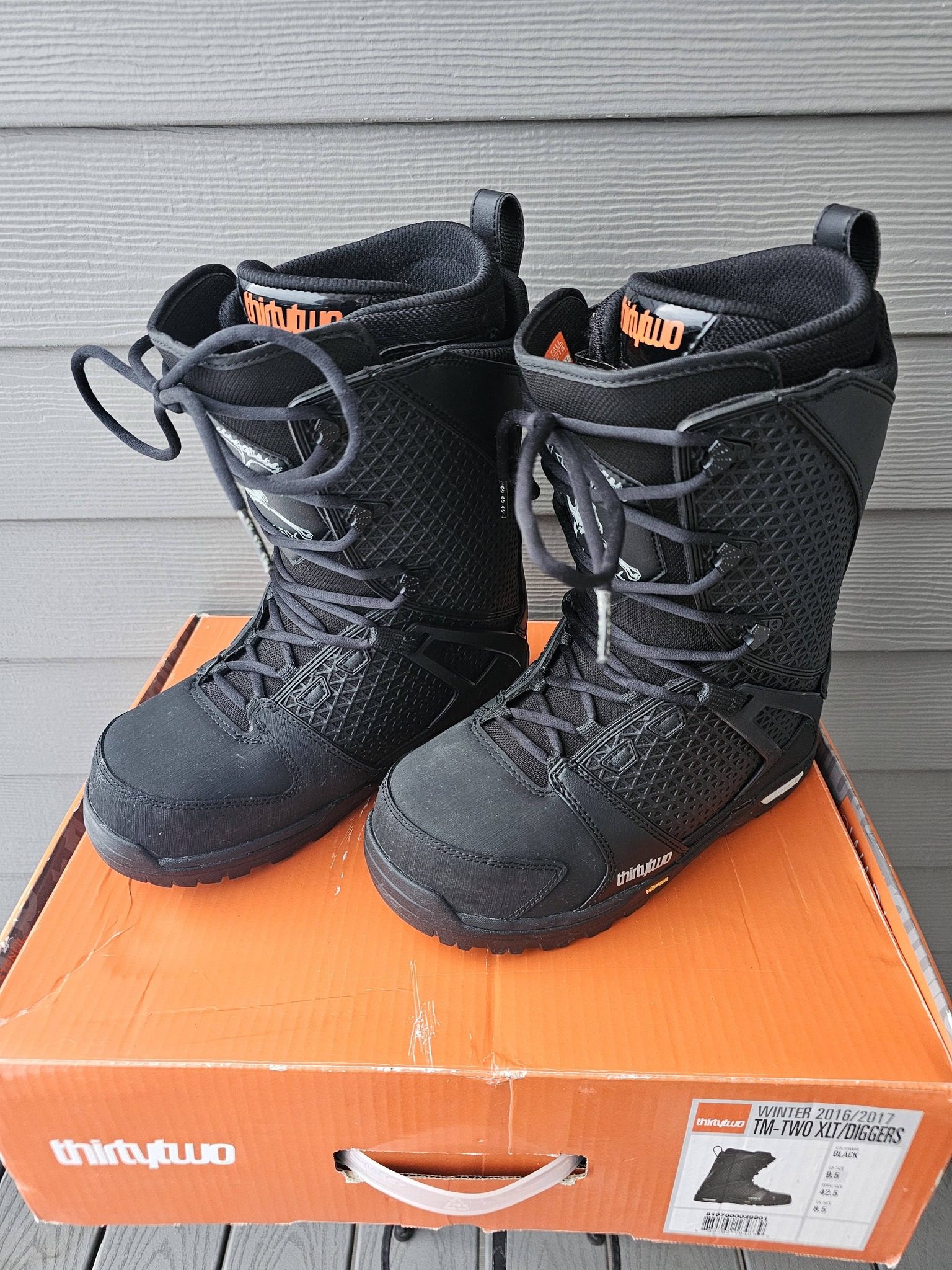 thirtytwo TM3 diggers