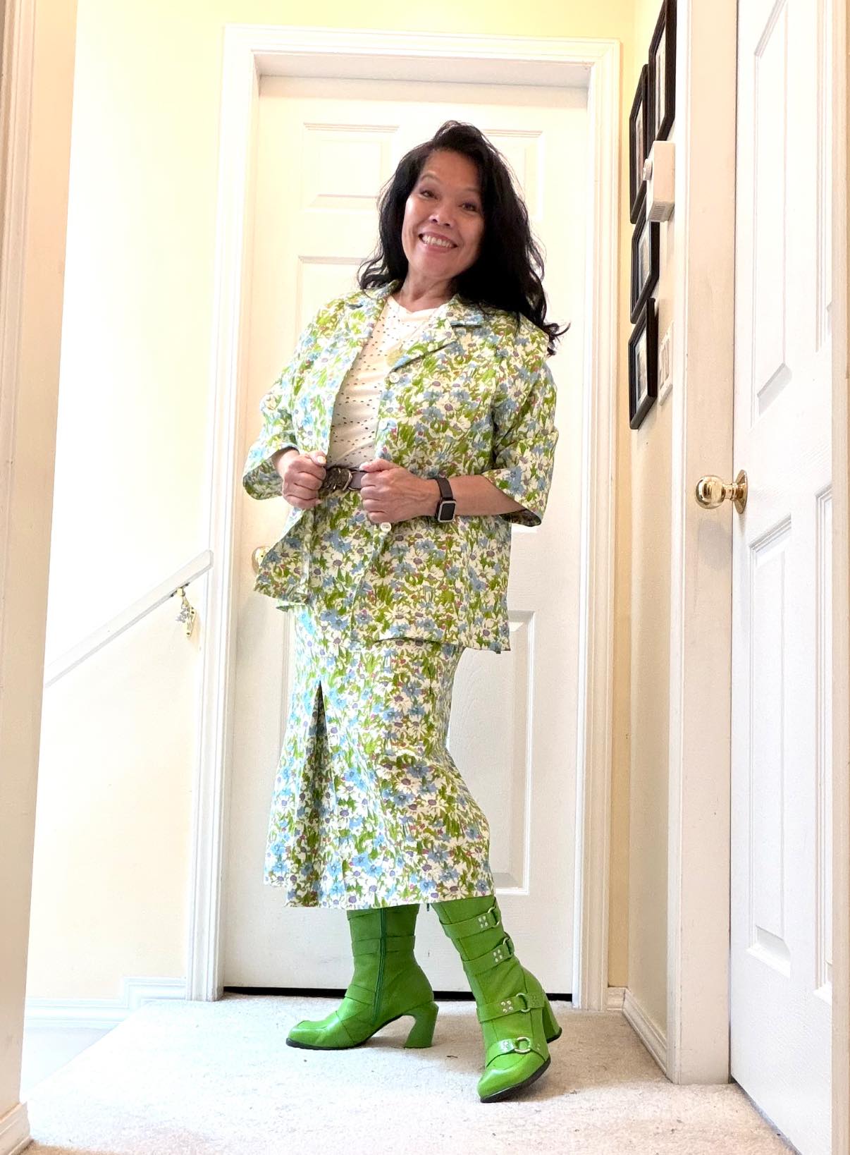 Mixing vintage linen suit with modern Saphira boots