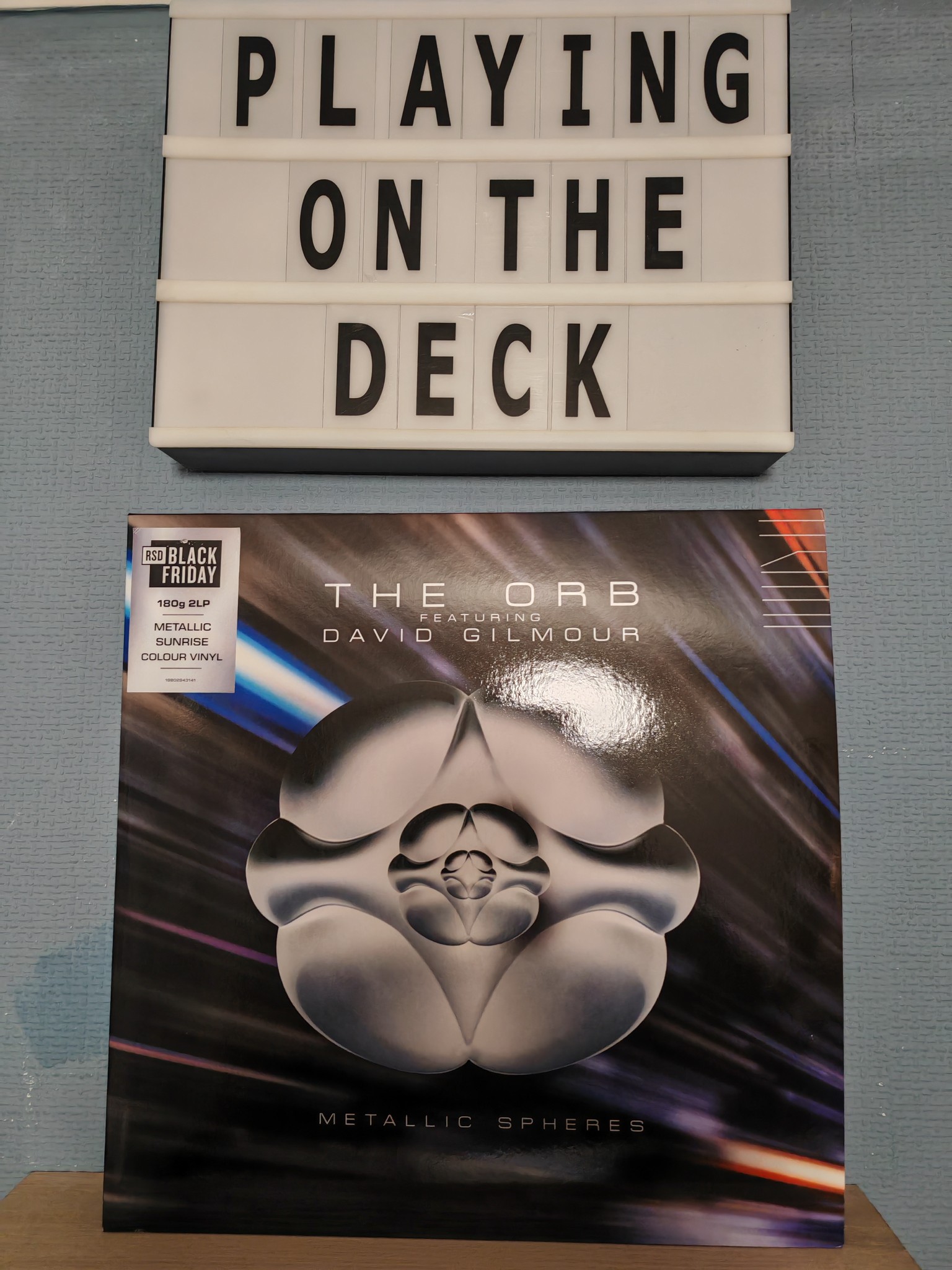Late Night Tunes .. A bit of The Orb featuring David Gilmour