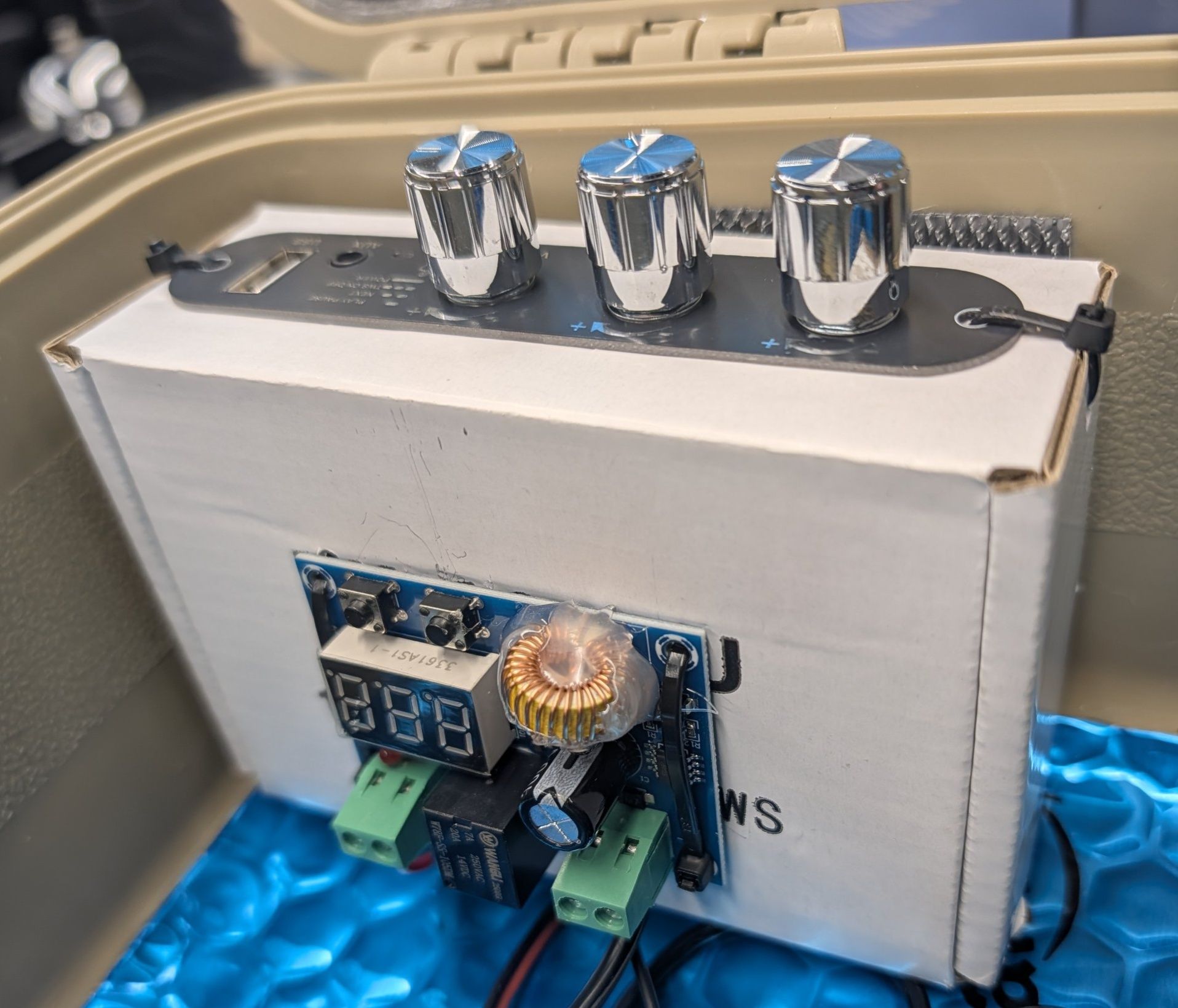 How to install an amp with a DIY cardboard box
