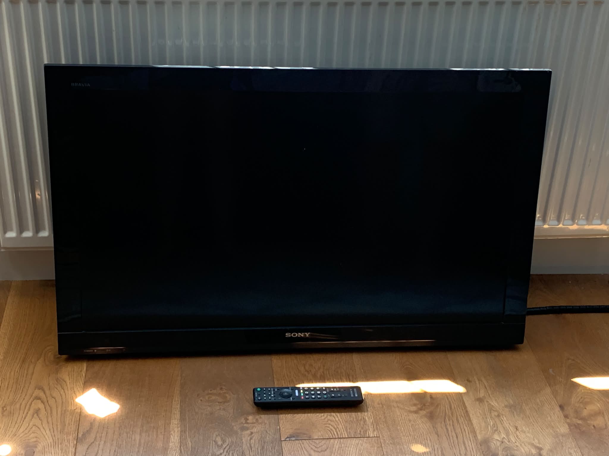 Sony Bravia 40inch tv. Works great. Comes with Amazon fire stick