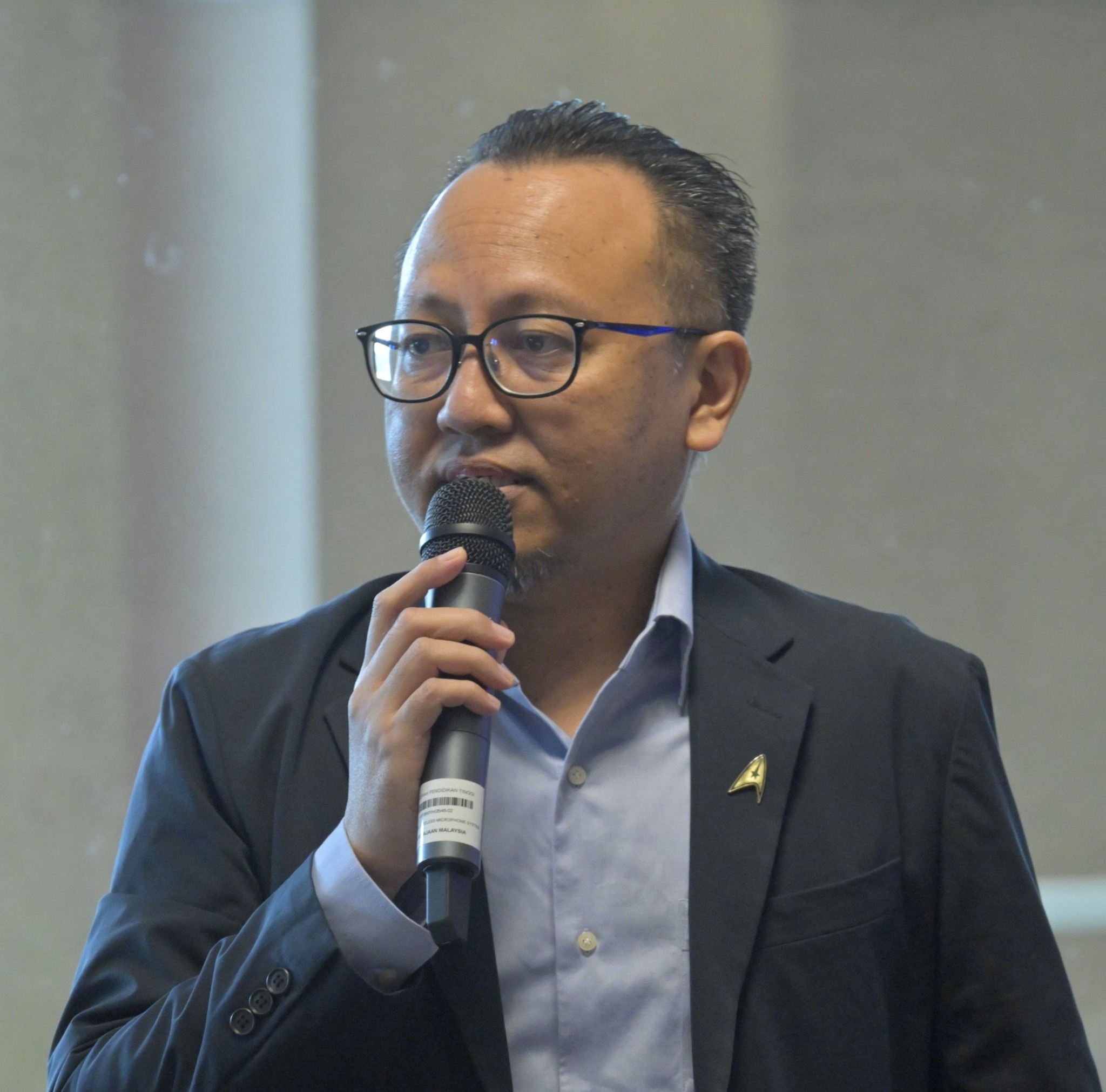 Azari Mat Yasir - Masuk kampus je, aku dikejutkan oleh... | Facebook