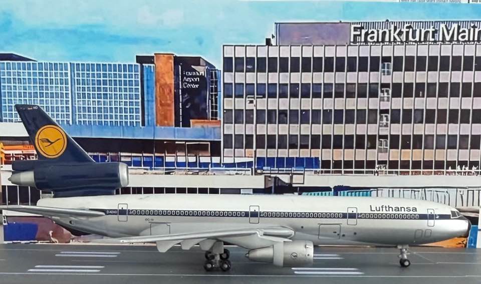 Lufthansa Douglas DC-10-30 model in 1:400 scale