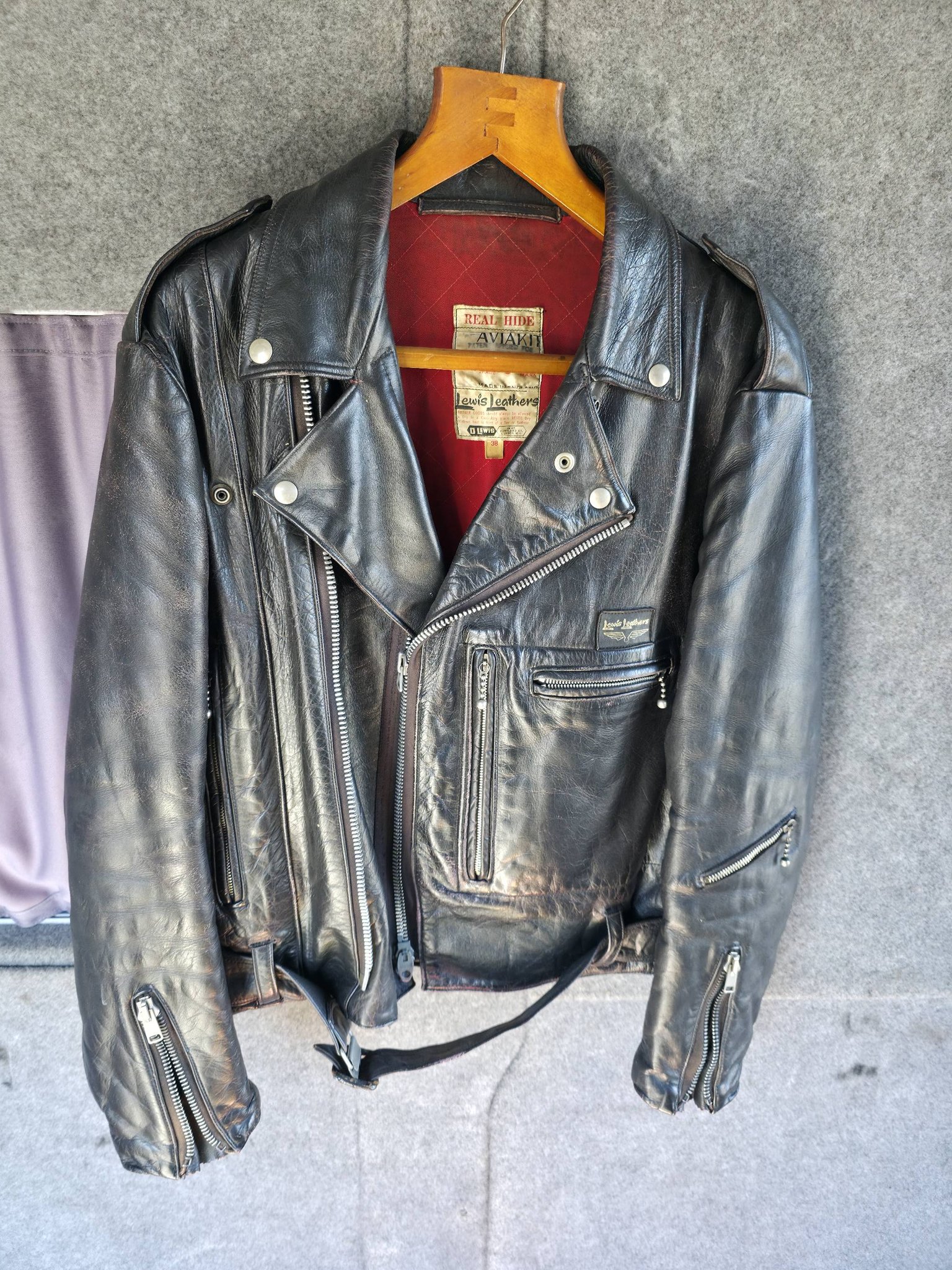 What is the value of a 1960s Aviakit Bronx leather jacket?