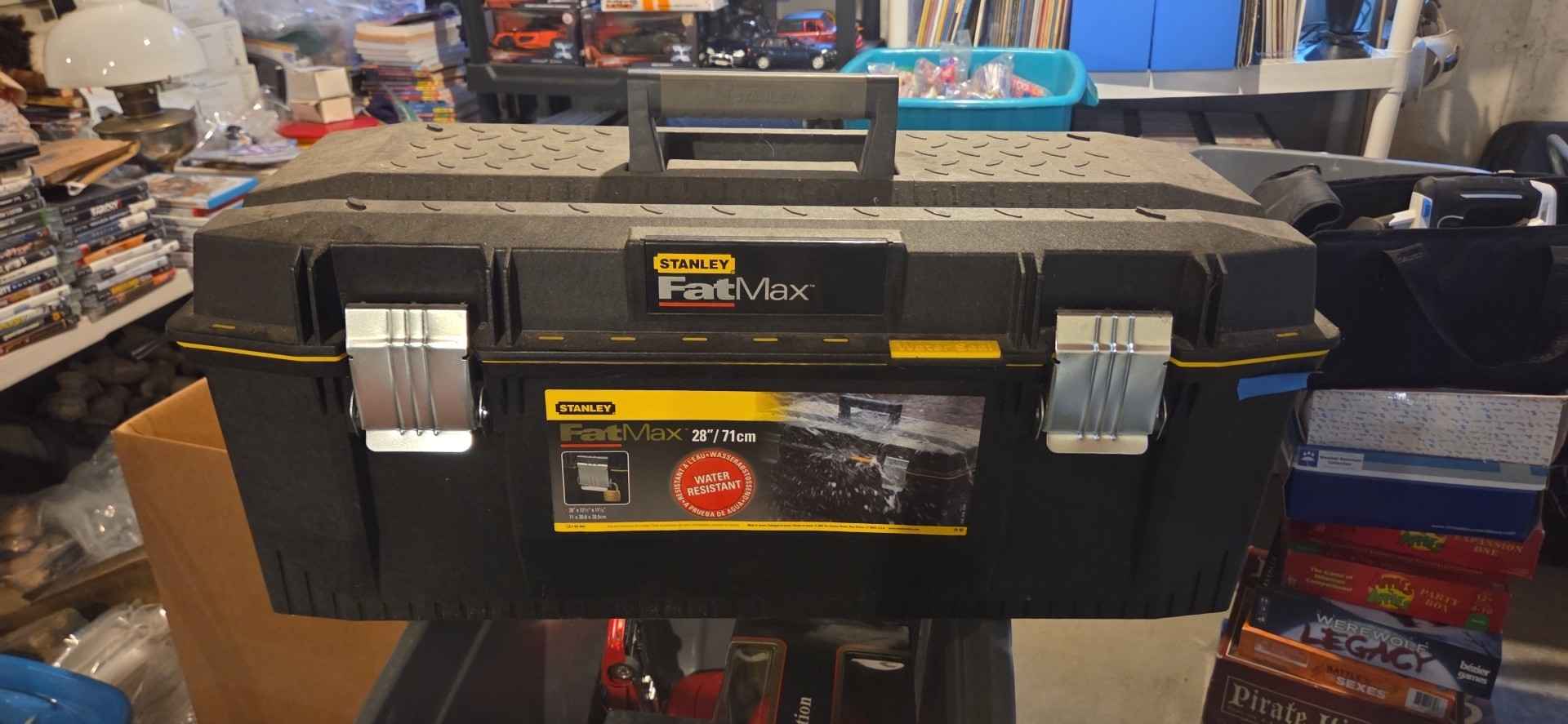 Great condition, heavy duty toolbox STANLEY FatMax Max STANLEY 28 