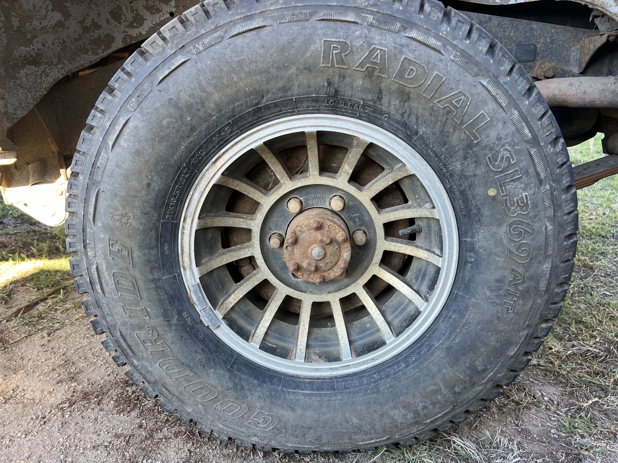 ゴウ Anyone have landcruiser wheels for sale something jap preferably