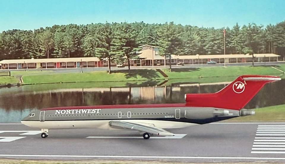 Northwest Airlines Boeing 727 model in 1:400 scale