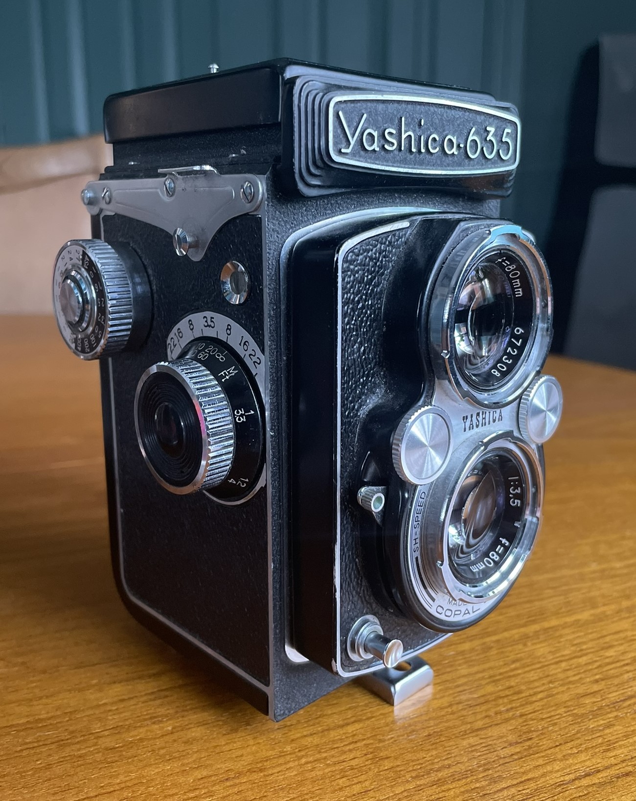 Yashica 635 + Yashikor 80mm f3.5 + Kodak Tri-X 400 Using a TLR is