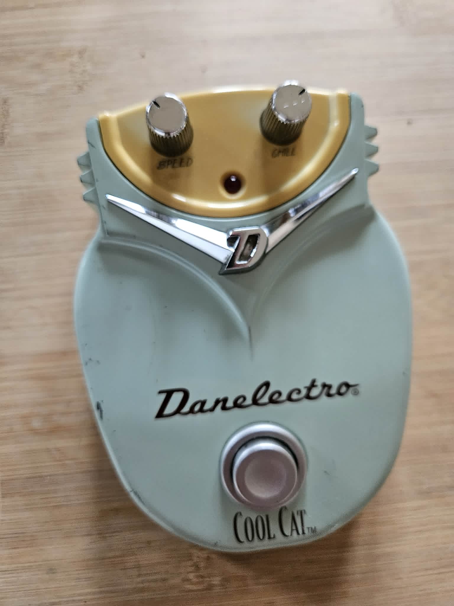 Danelectro Cool Cat chorus pedal 18v version