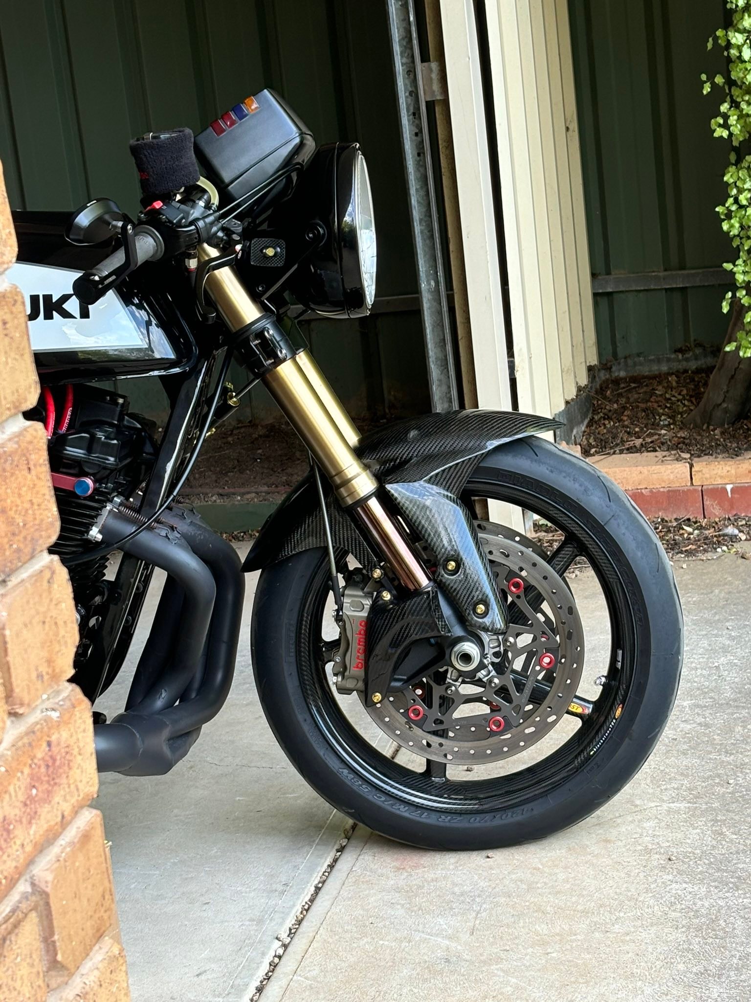 Suzuki GS1150 streetbike features and photos