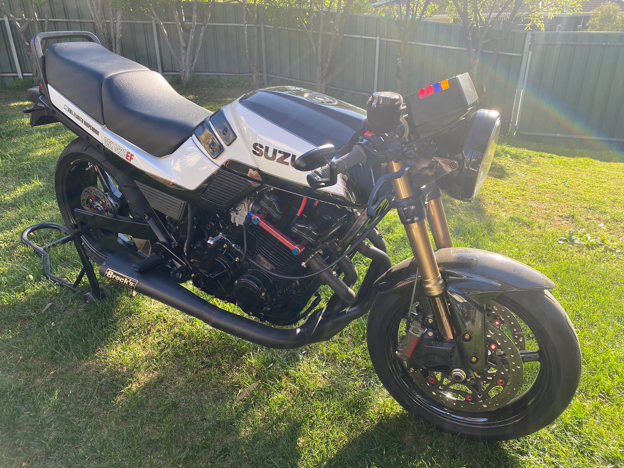 Suzuki GS1150 streetbike features and photos