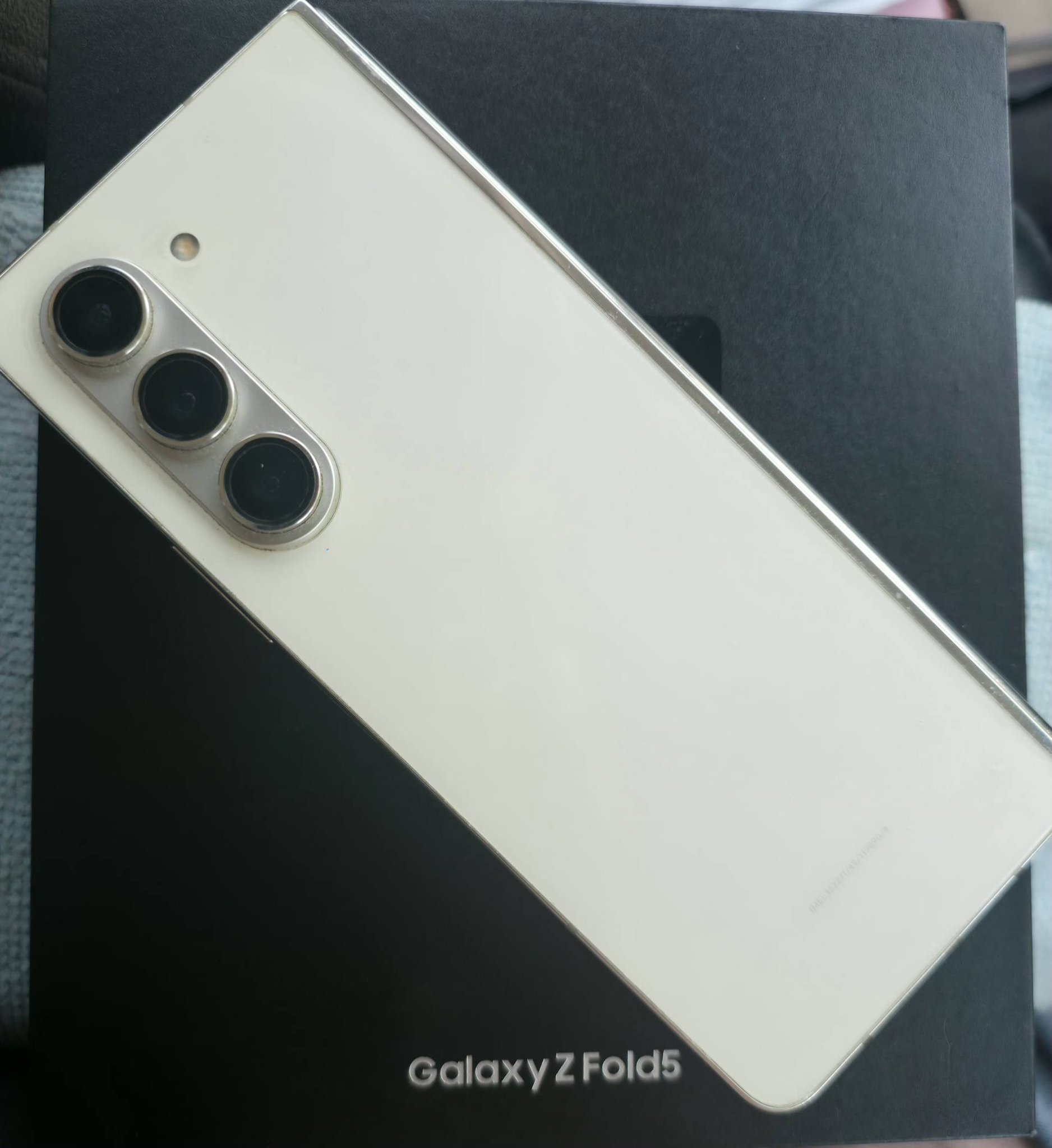 Samsung fold 5 12+12/512gb Android 16 Snapdragon 8 gen 2 No faulty 