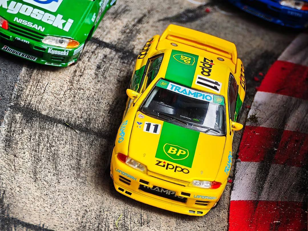 ミニカー hpi Nissan BP OIL TRAMPIO GT-R (#11) BNR Nissan Skyline GT-R R32 No.11 