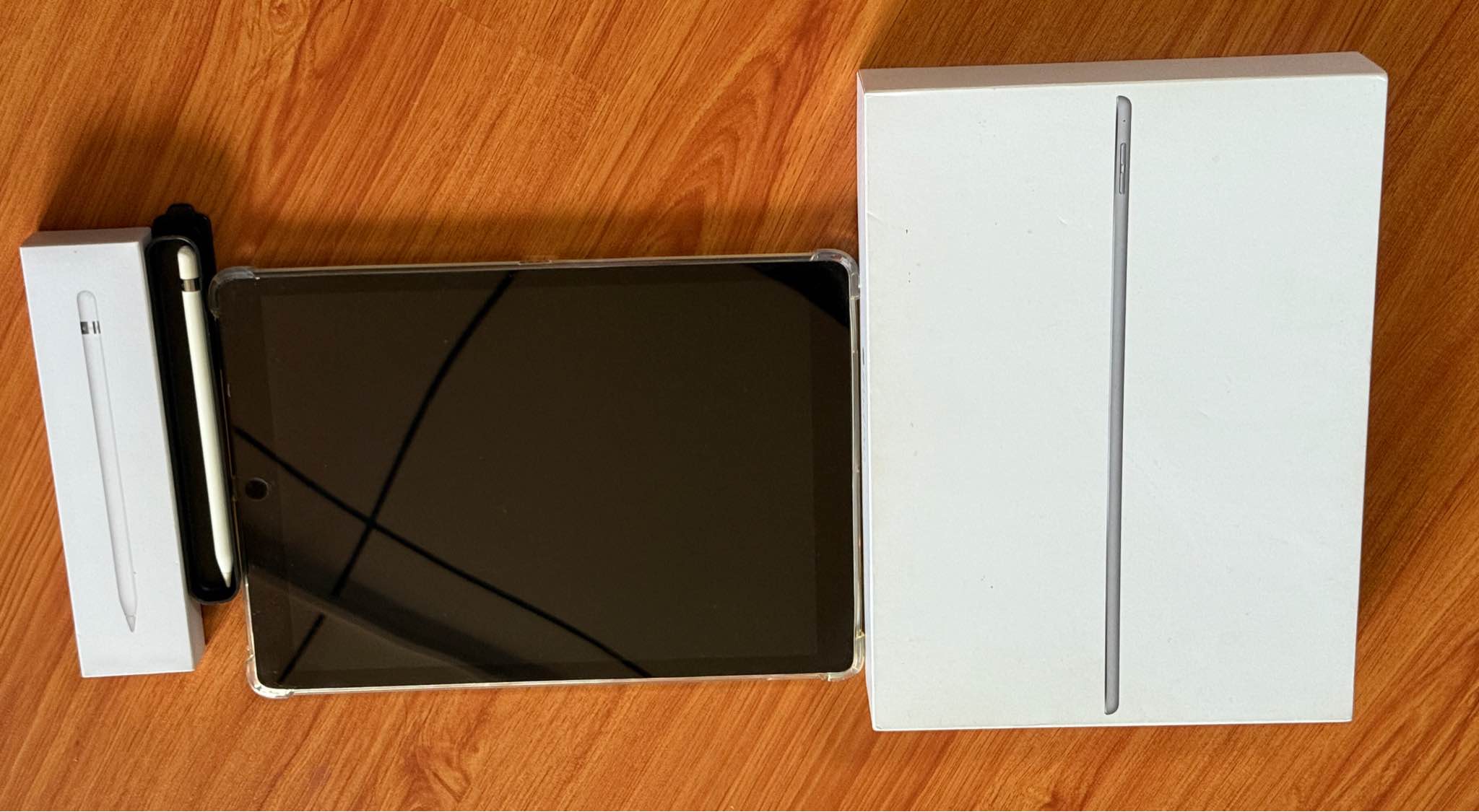 Ipad Pro 12.9” 1st Gen, 128GB and Original Apple Pencil for sale 