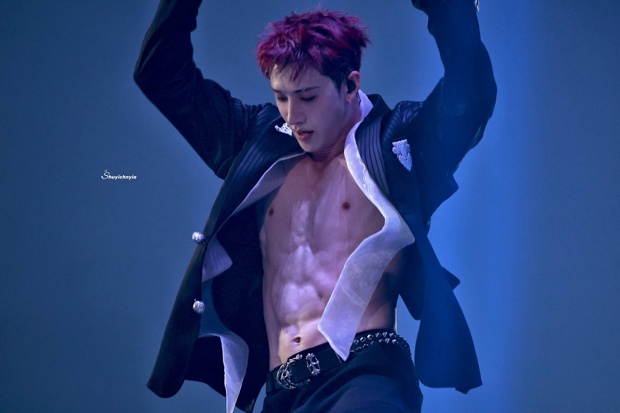 SUPER STAR JYP シェスジェ　RUN IT SEOUL バンチャン Bang Chan performs shirtless on STRAY KIDS' 