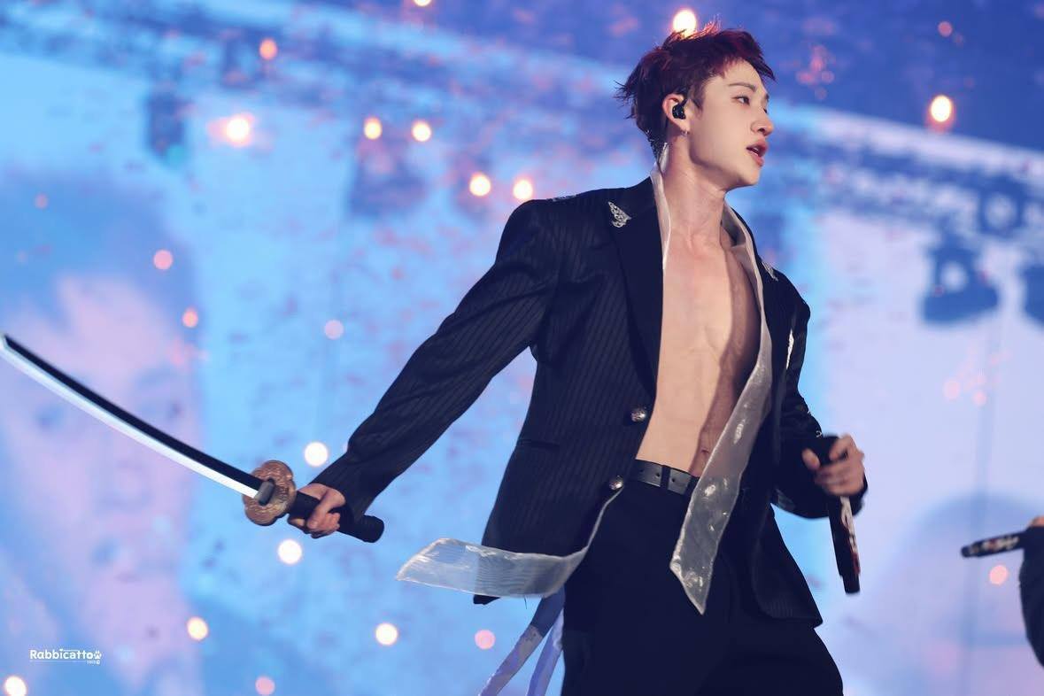 Bang Chan performs shirtless on STRAY KIDS' 
