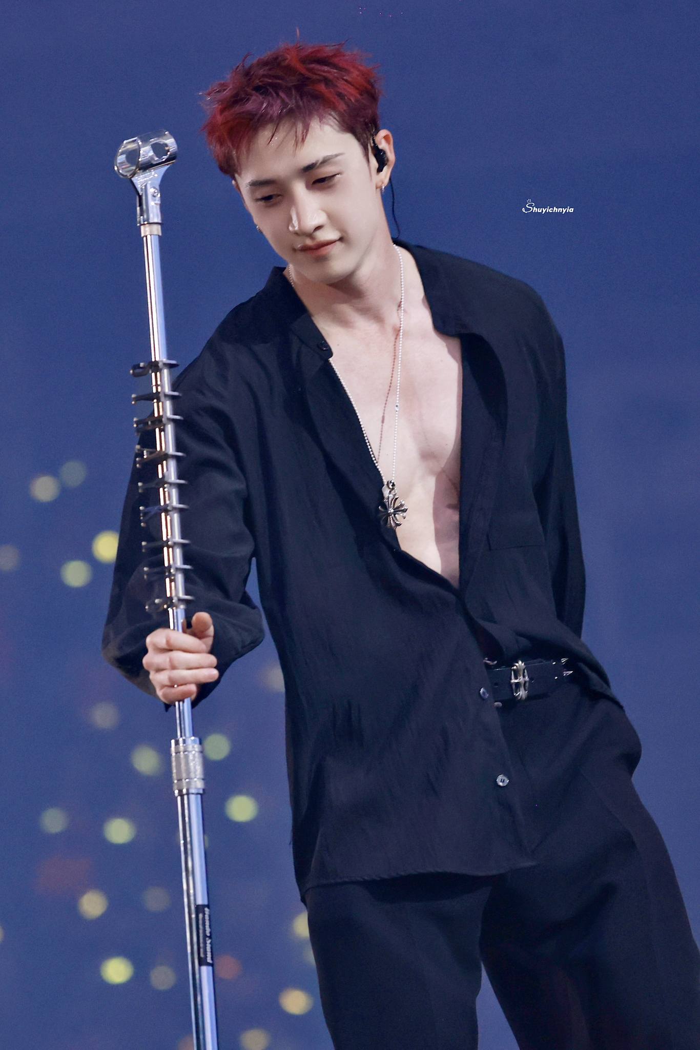Bang Chan performs shirtless on STRAY KIDS' 