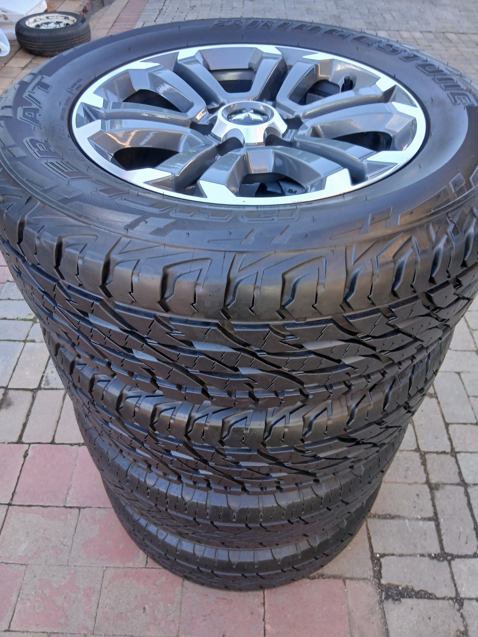 17 inch magwheels multi 5 stud x 2 pieces only Can be used for 