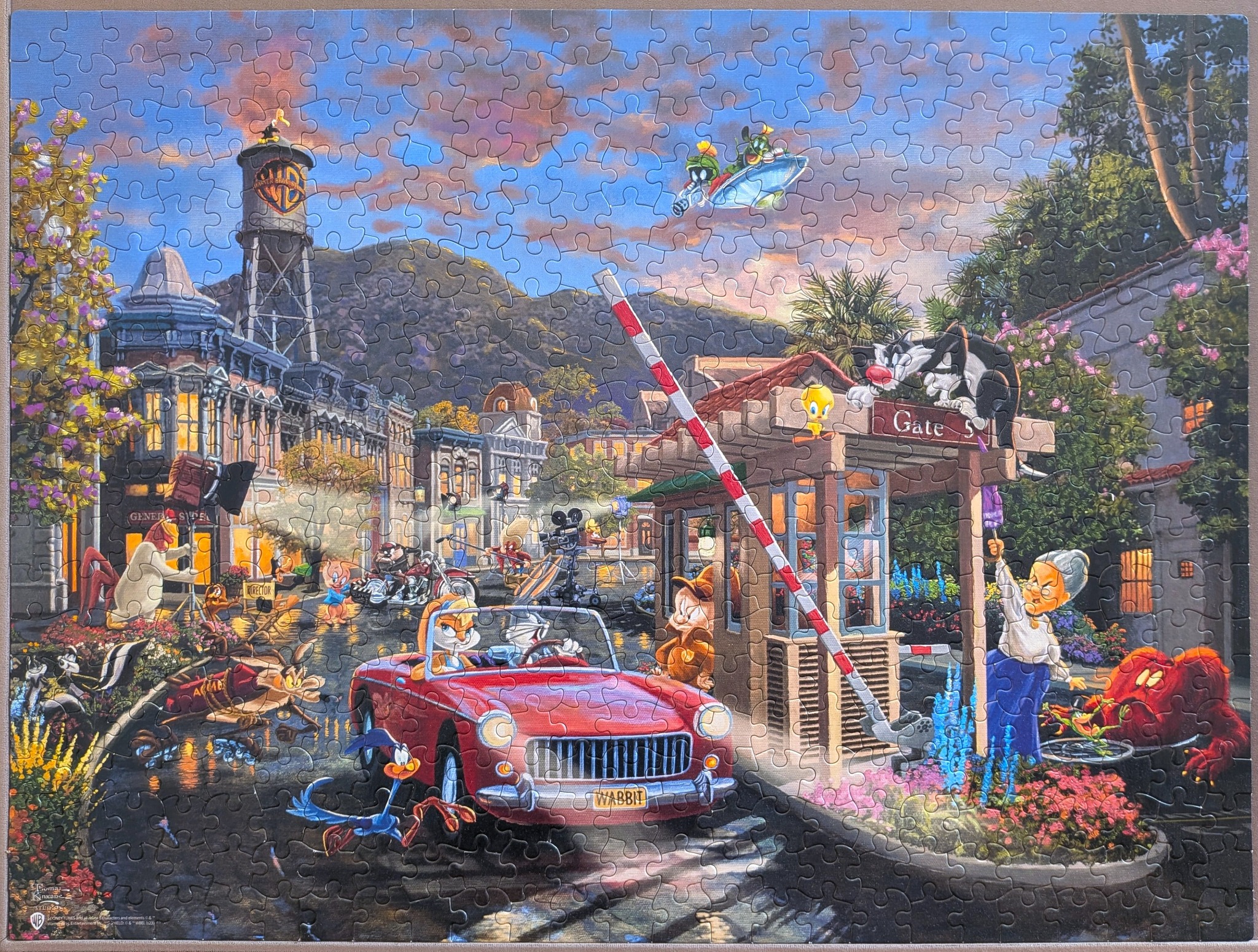 Thomas Kinkade Looney Tunes Backlot Shenanigans 500-piece jigsaw