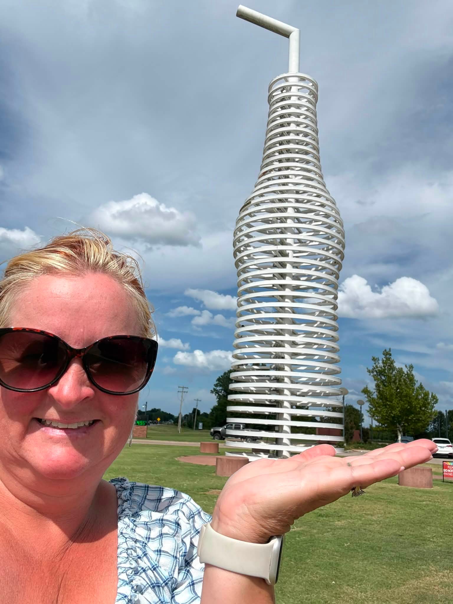 Giant roadside attraction found near Arcadia, Oklahoma on Route 66