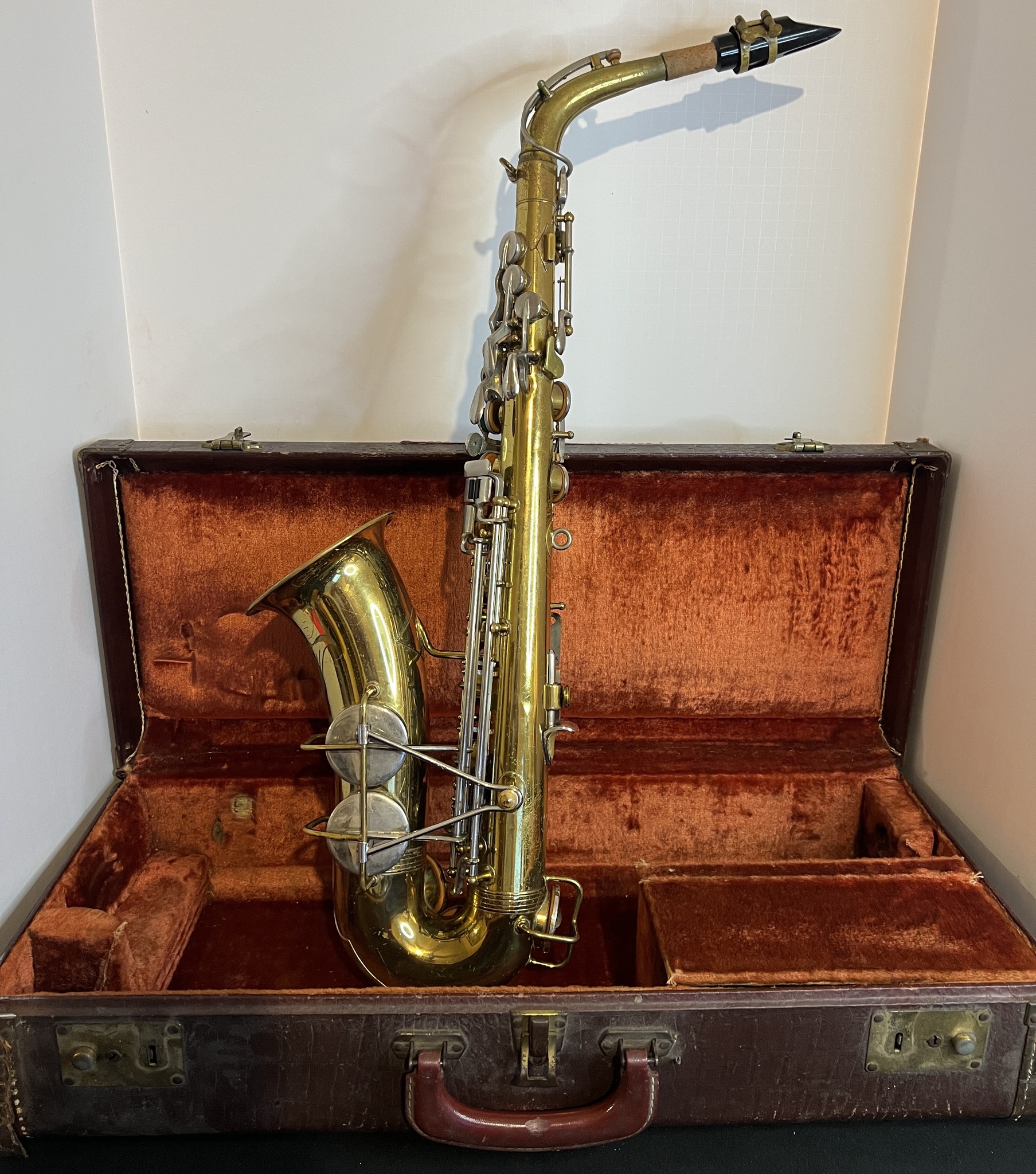 What is the value of a vintage Indiana by Martin alto saxophone?