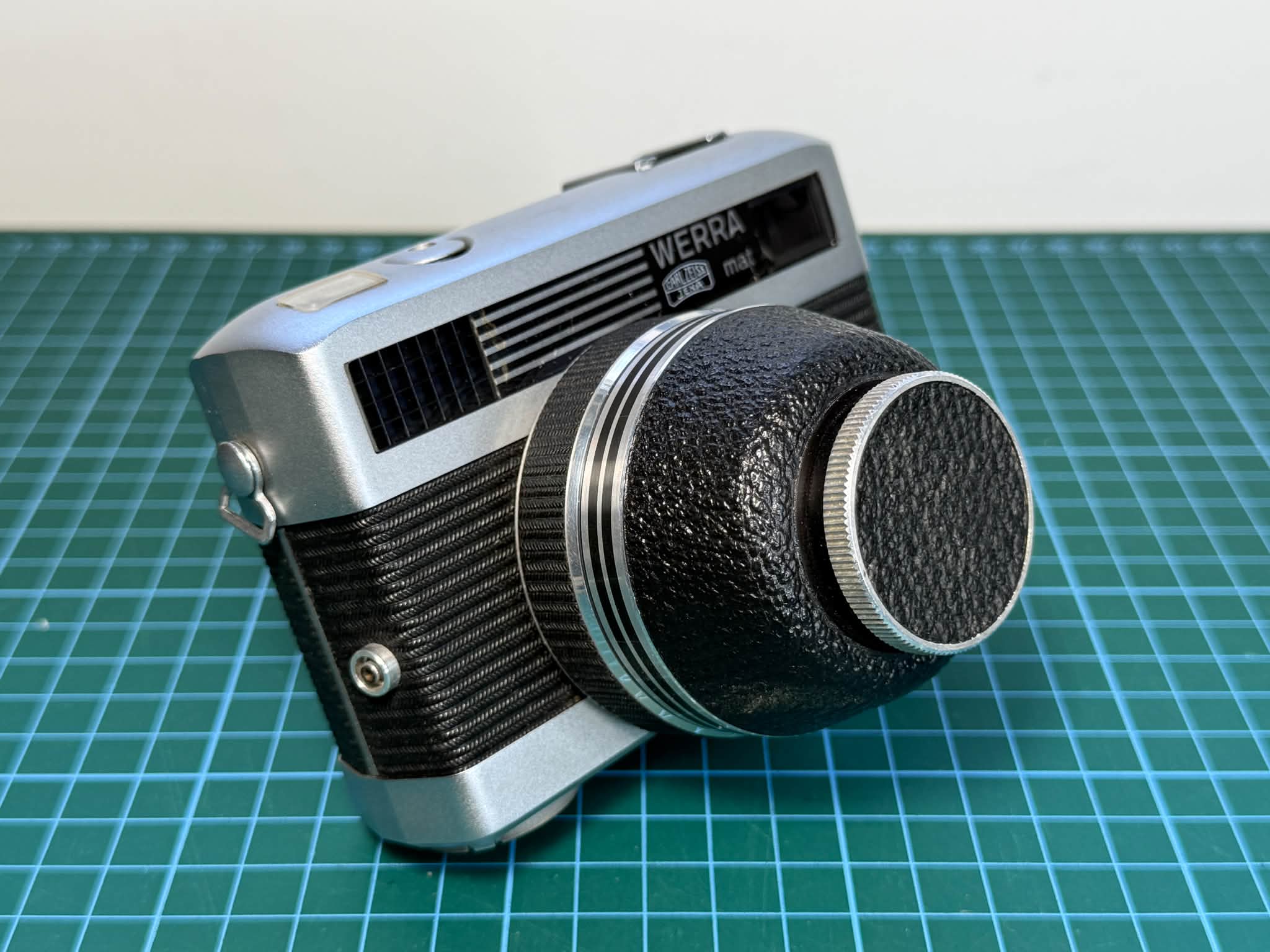 East German Carl Zeiss Jena WERRA mat 35mm camera features and design