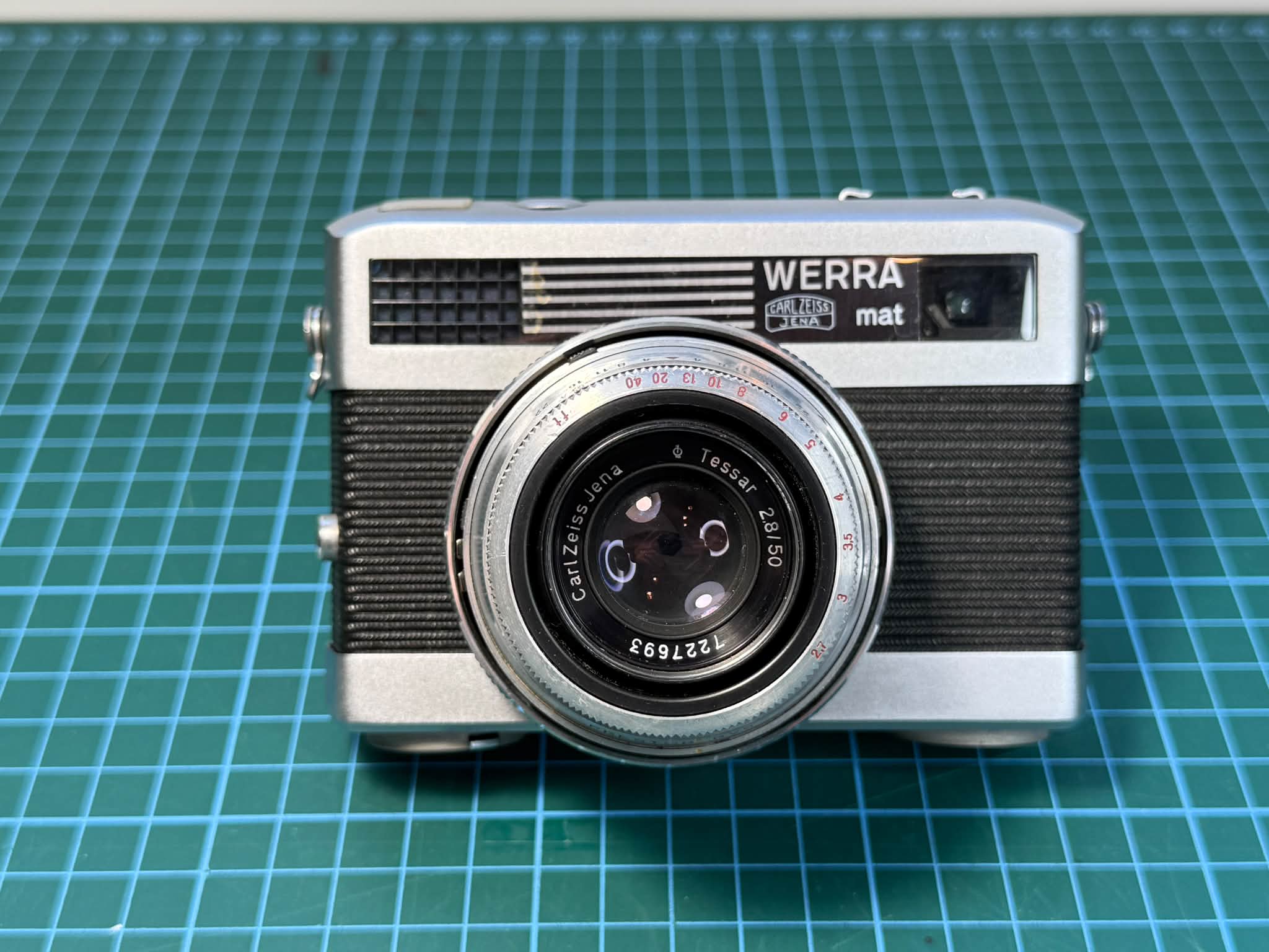 East German Carl Zeiss Jena WERRA mat 35mm camera features and design