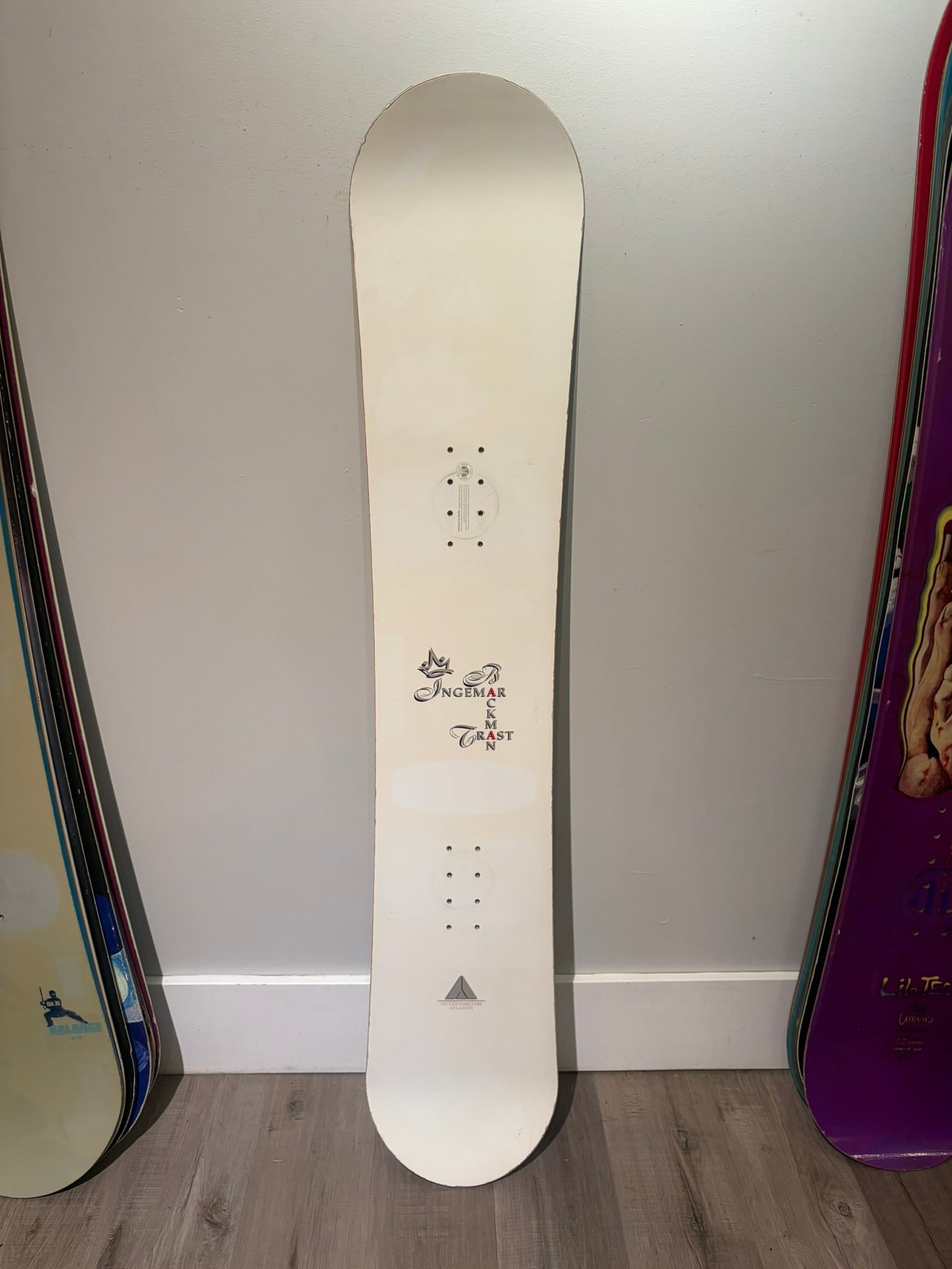 Great for hanging up as wall art, could be a functional snowboard