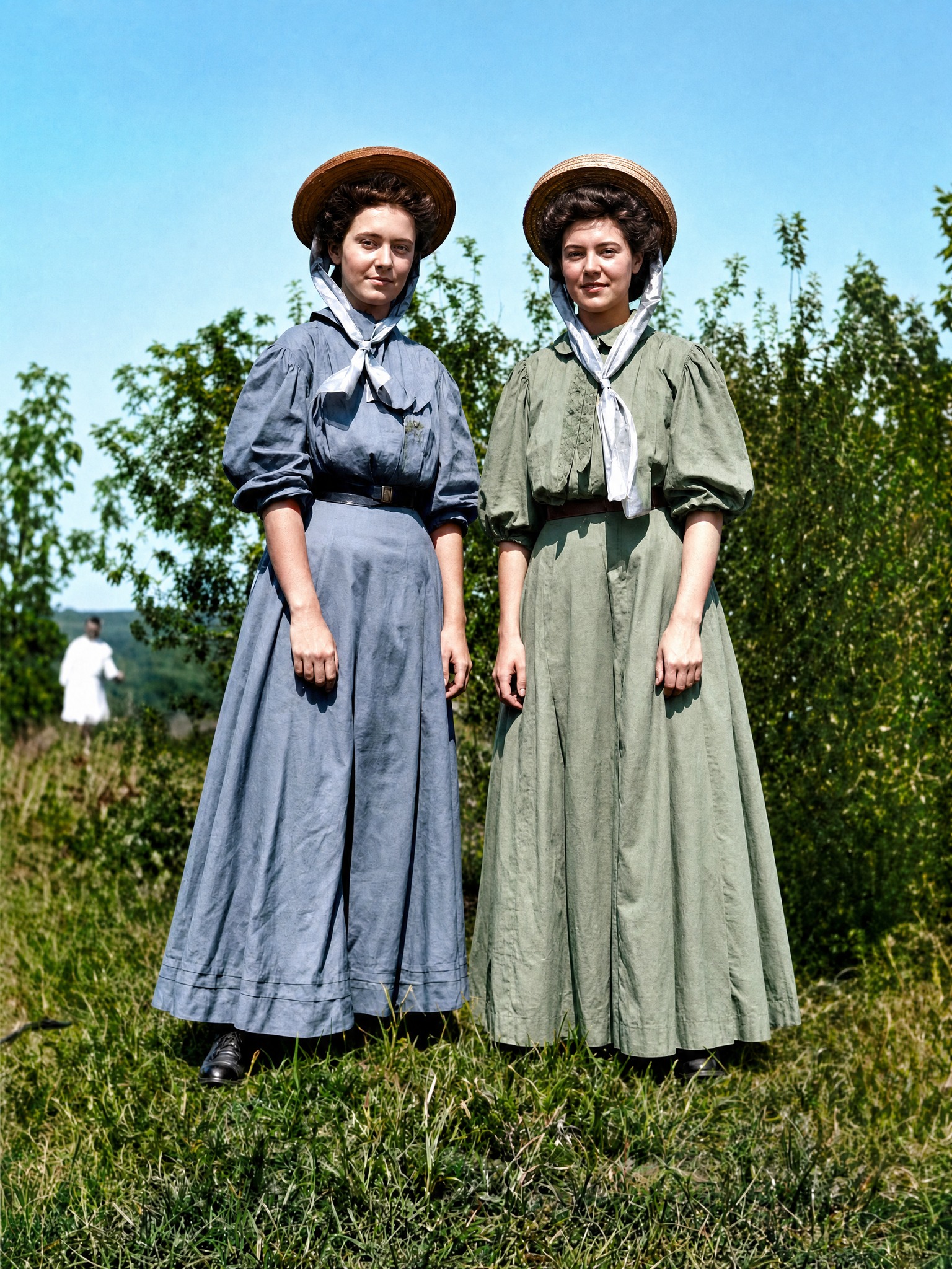 1900s dresses for ladies Women in homemade dresses, early no-returns:2024-10-22_2027-09-02