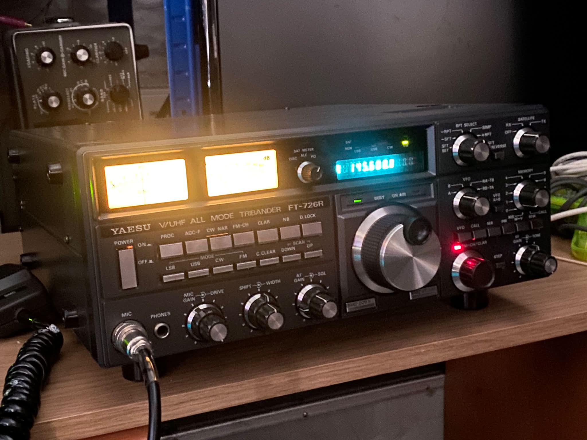 Yaesu FT-736R transceiver review with CTCSS board and 23cm module
