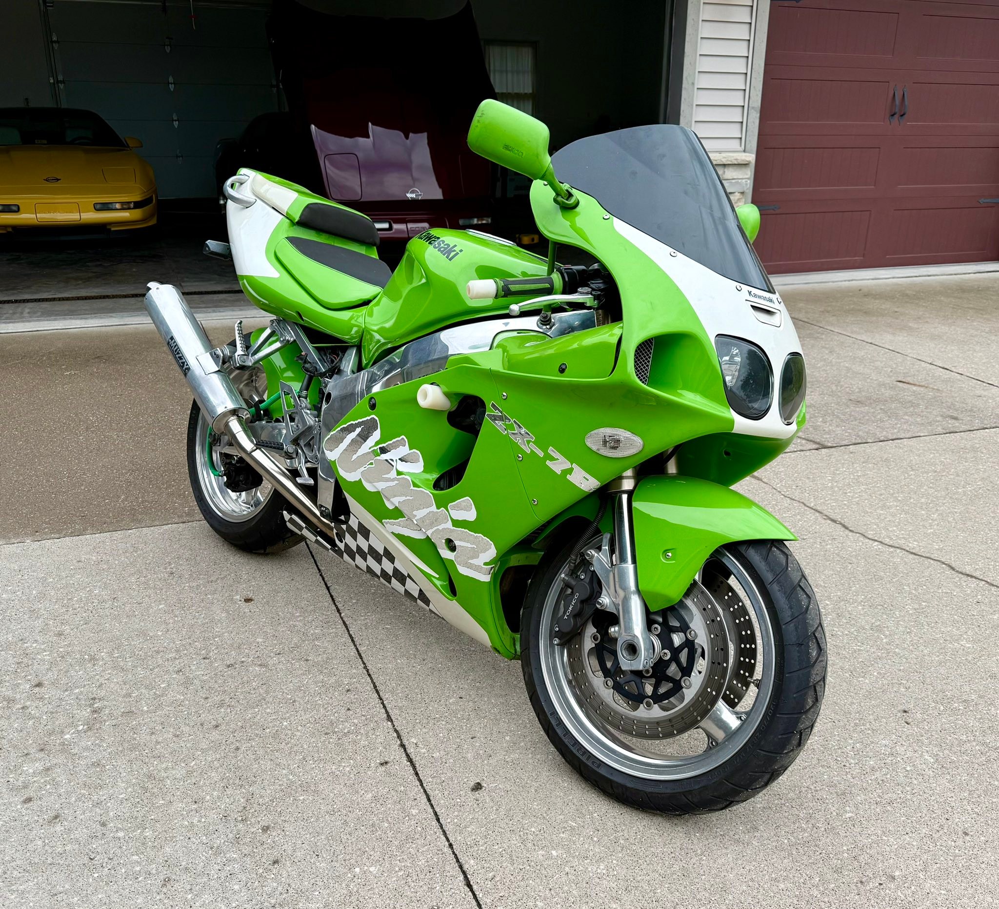 Hello everyone…..just joined the group. I have this '99 ZX-7R