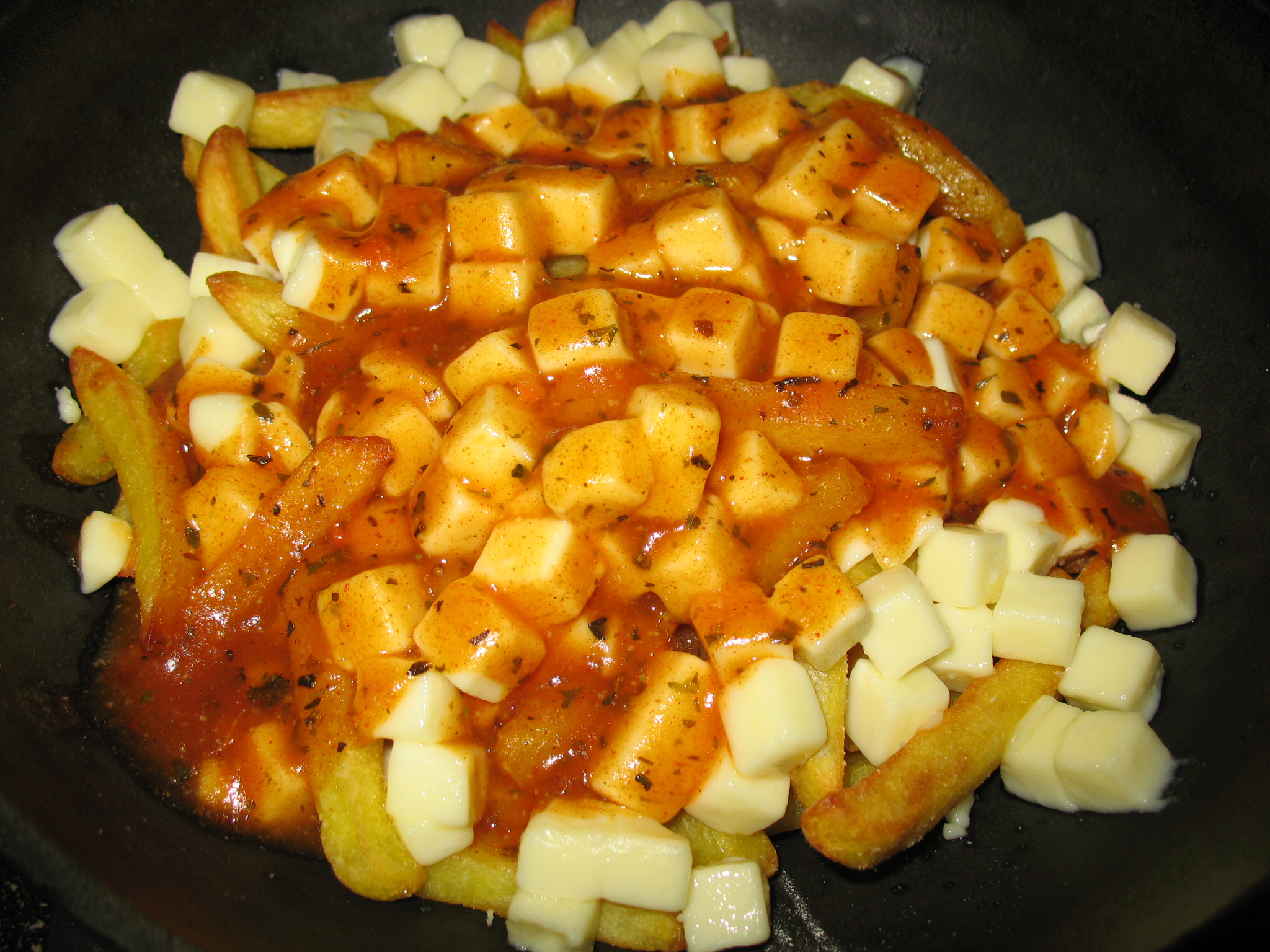 Les VRAIs amis de la poutine | Poutine relativement santé avec frites ...