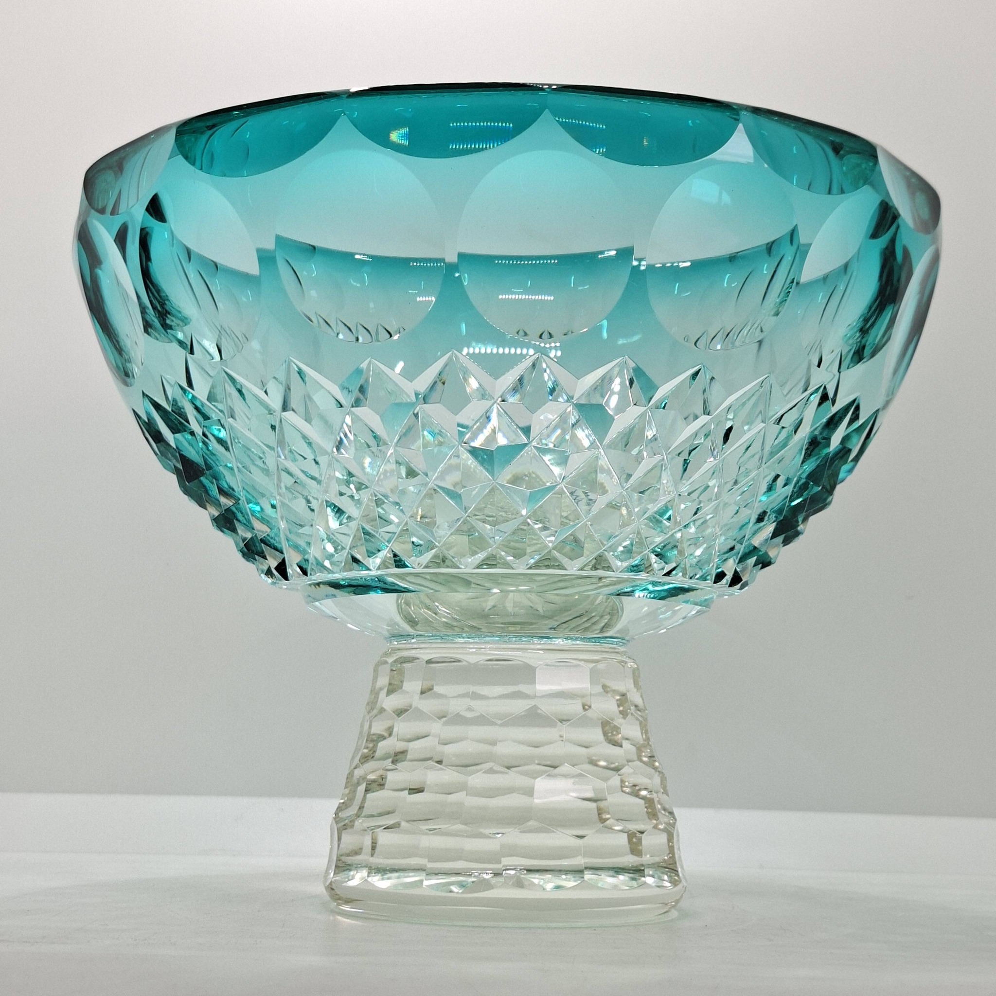 Who is the glass artist M. Murray?