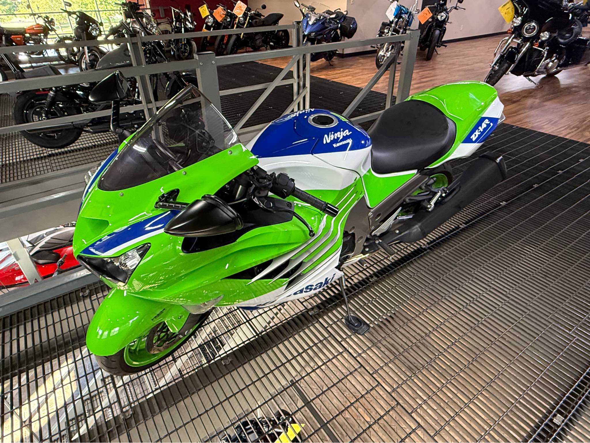 2025 Kawasaki Ninja ZX-10R This 2025 Kawasaki ZX-10R is a sharp