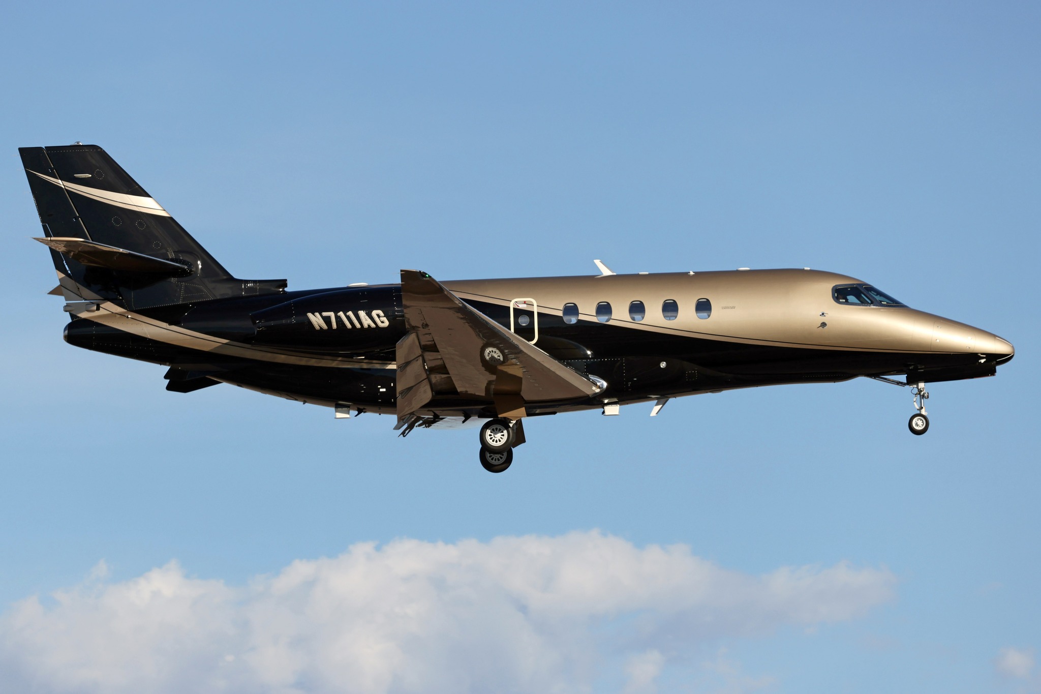 N757QS - Bombardier Challenger 350 s/n 20746 - NetJets; KSRQ