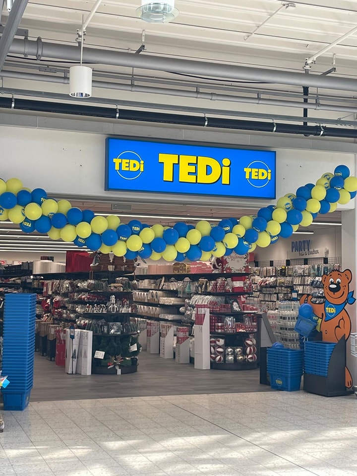 Seit dieser Woche haben wir einen neuen Mieter. Wir heißen das Team von Tedi herzlich willkommen