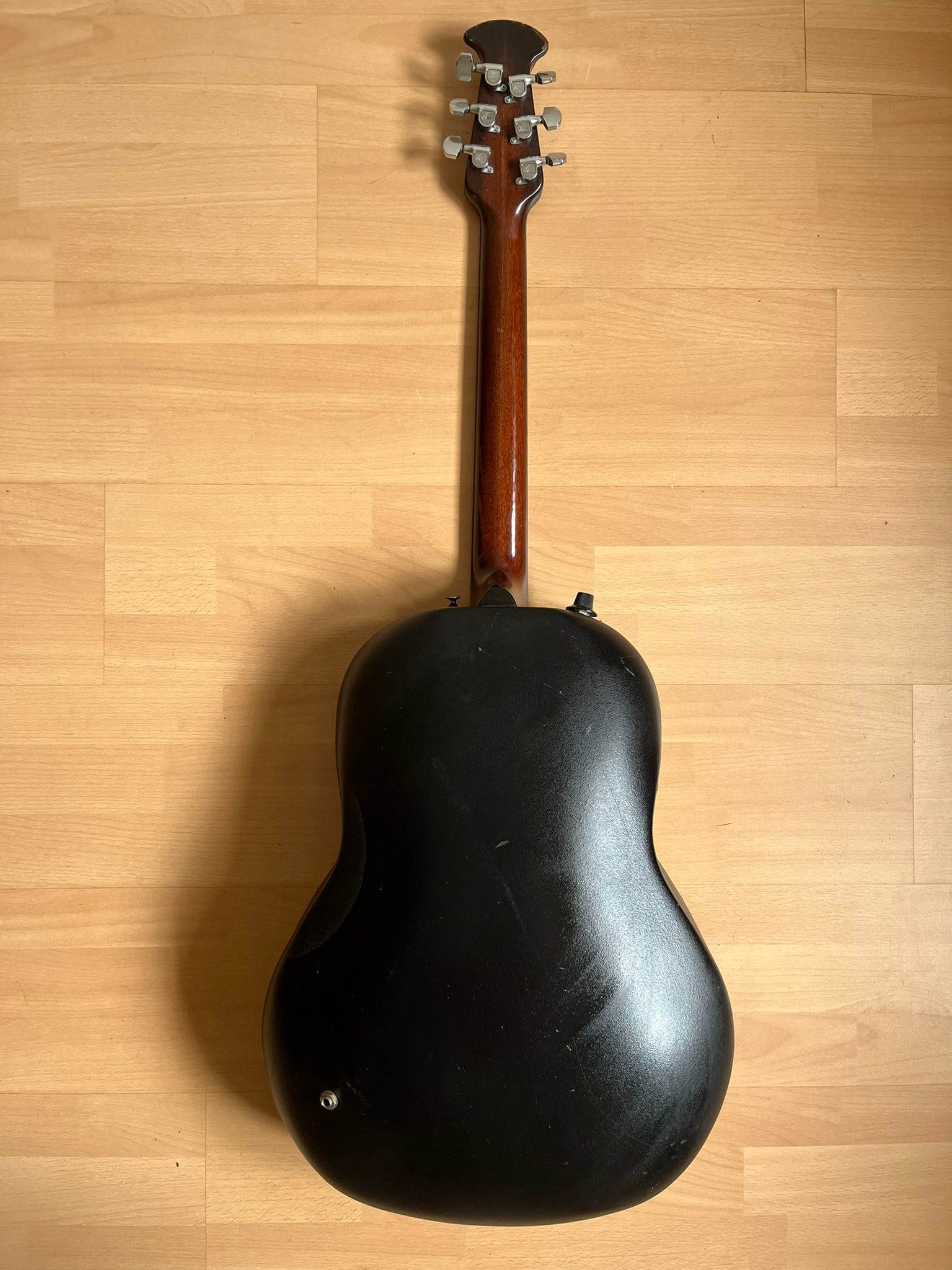 I'm trying to date and ID this Ovation. The label has gone but it