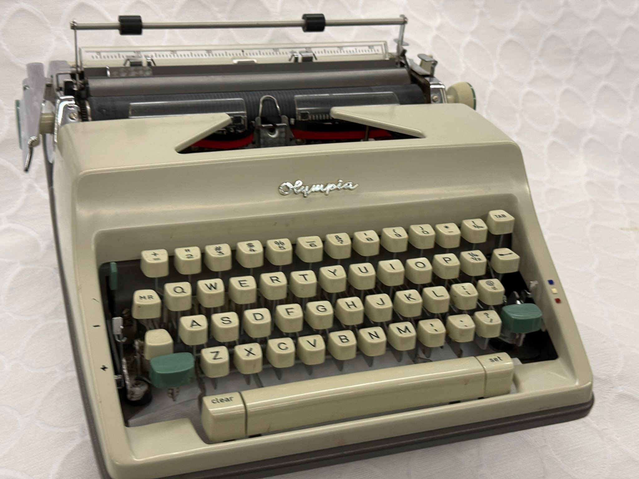 Typewriters available at type-in event | Lowell, MI
