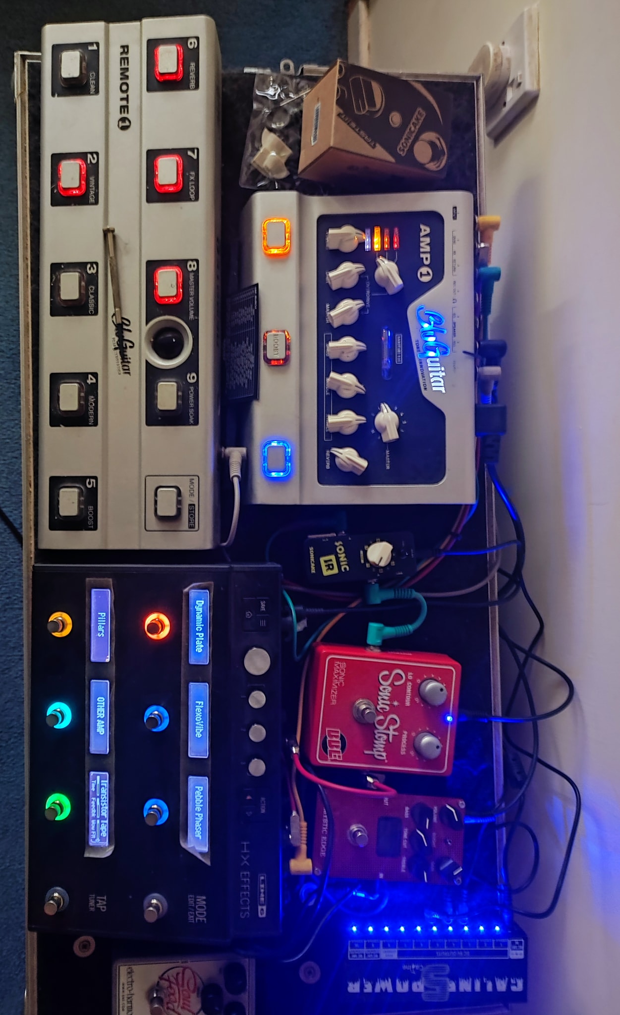 How does the Teisco SCAP 202 solid state amplifier knob function?