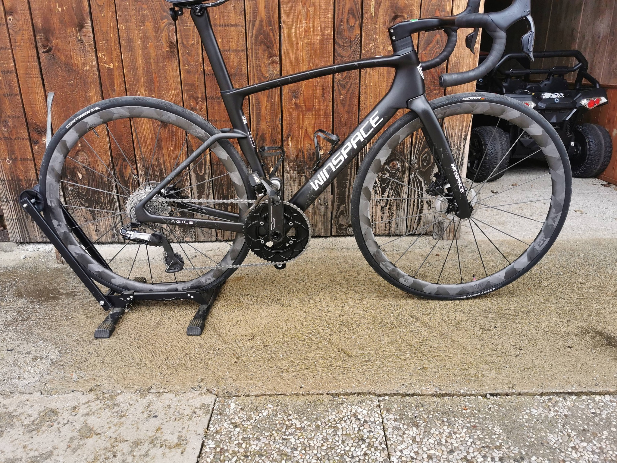 I am selling a set of Hyper Lun D33 carbon wheels